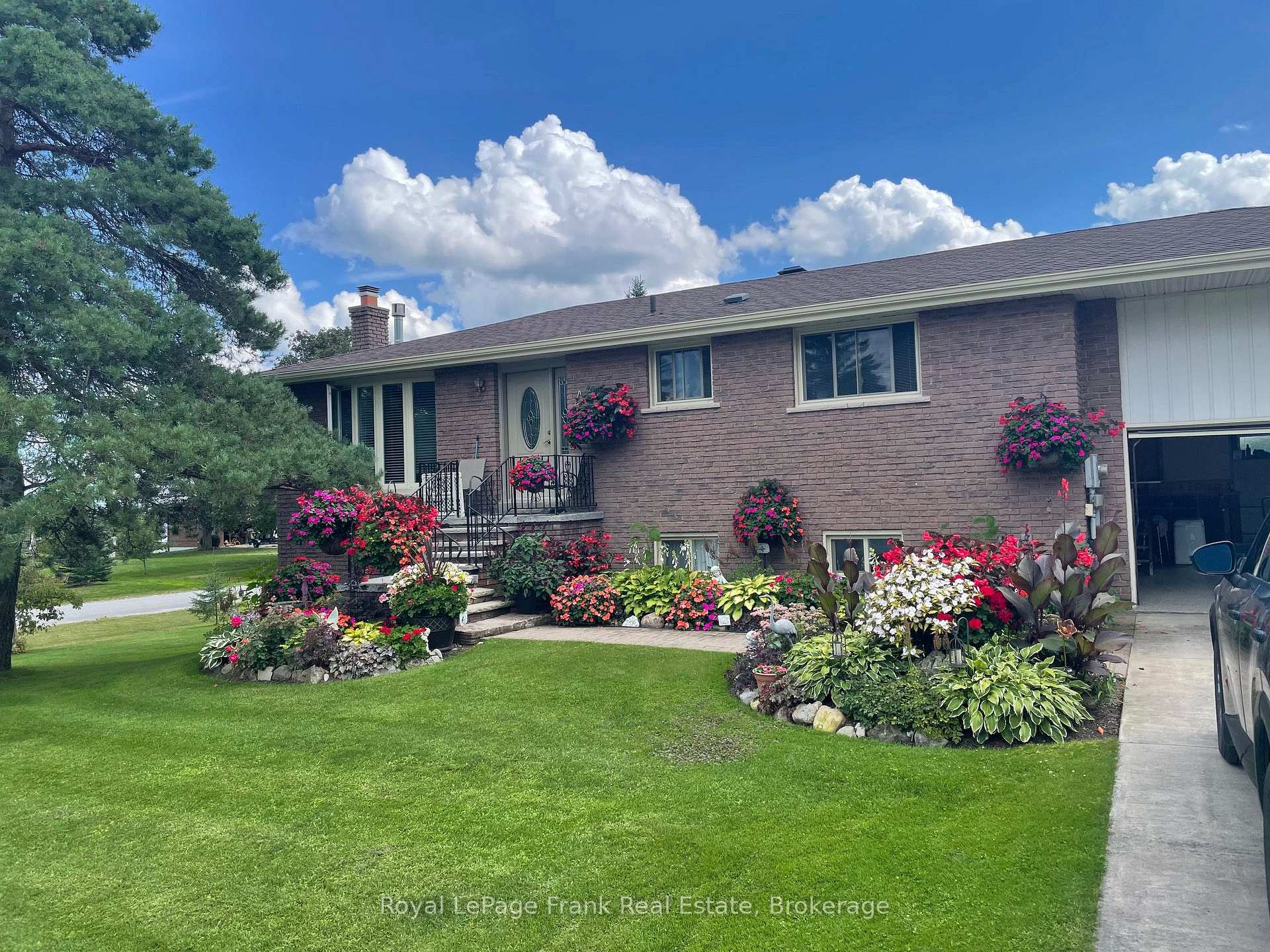 Photo of 378 Old Surrey Lane