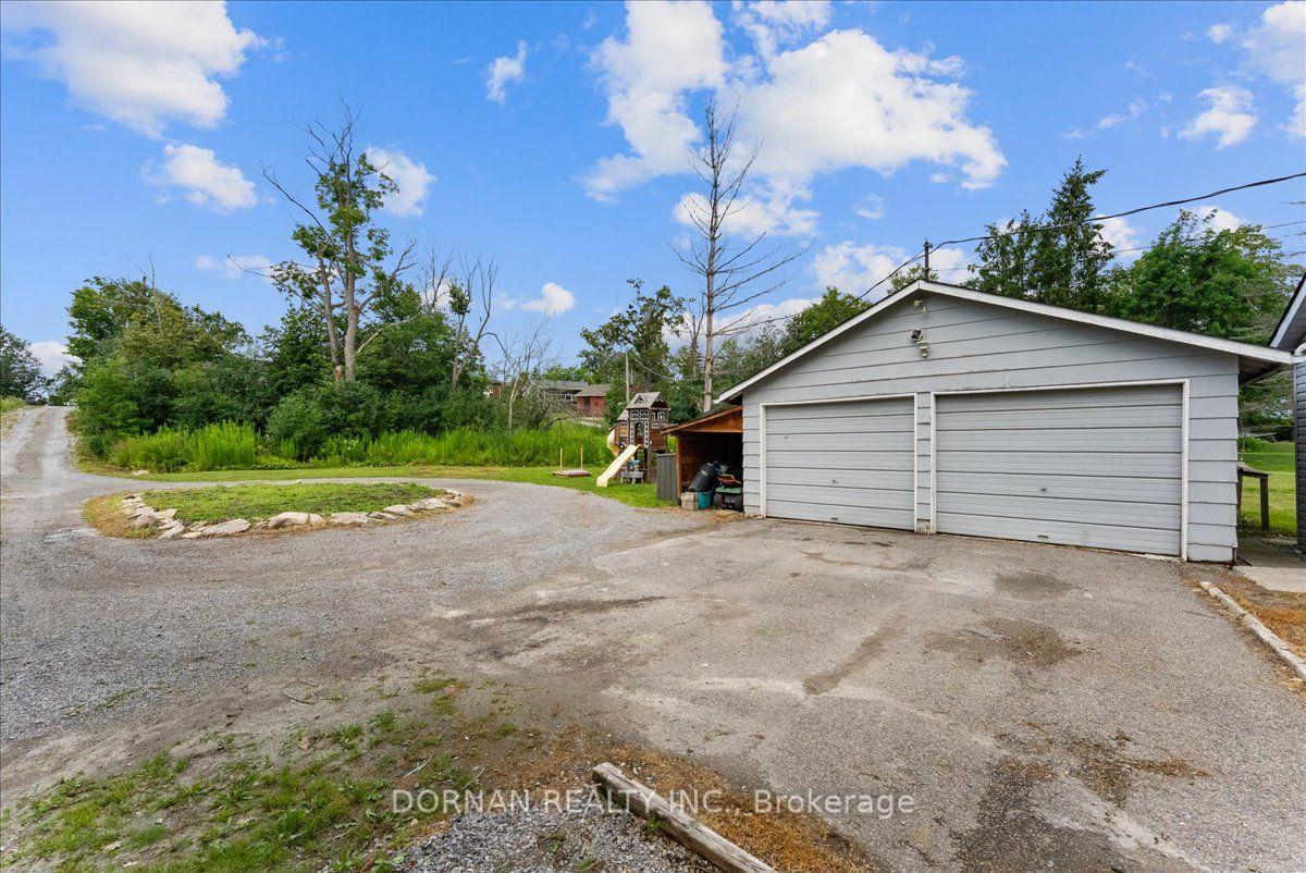 Photo 5 of 24 Butternut Drive, Kawartha Lakes, Lindsay — HOMEH