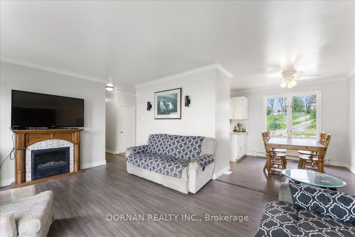 Photo 14 of 24 Butternut Drive, Kawartha Lakes, Lindsay — HOMEH