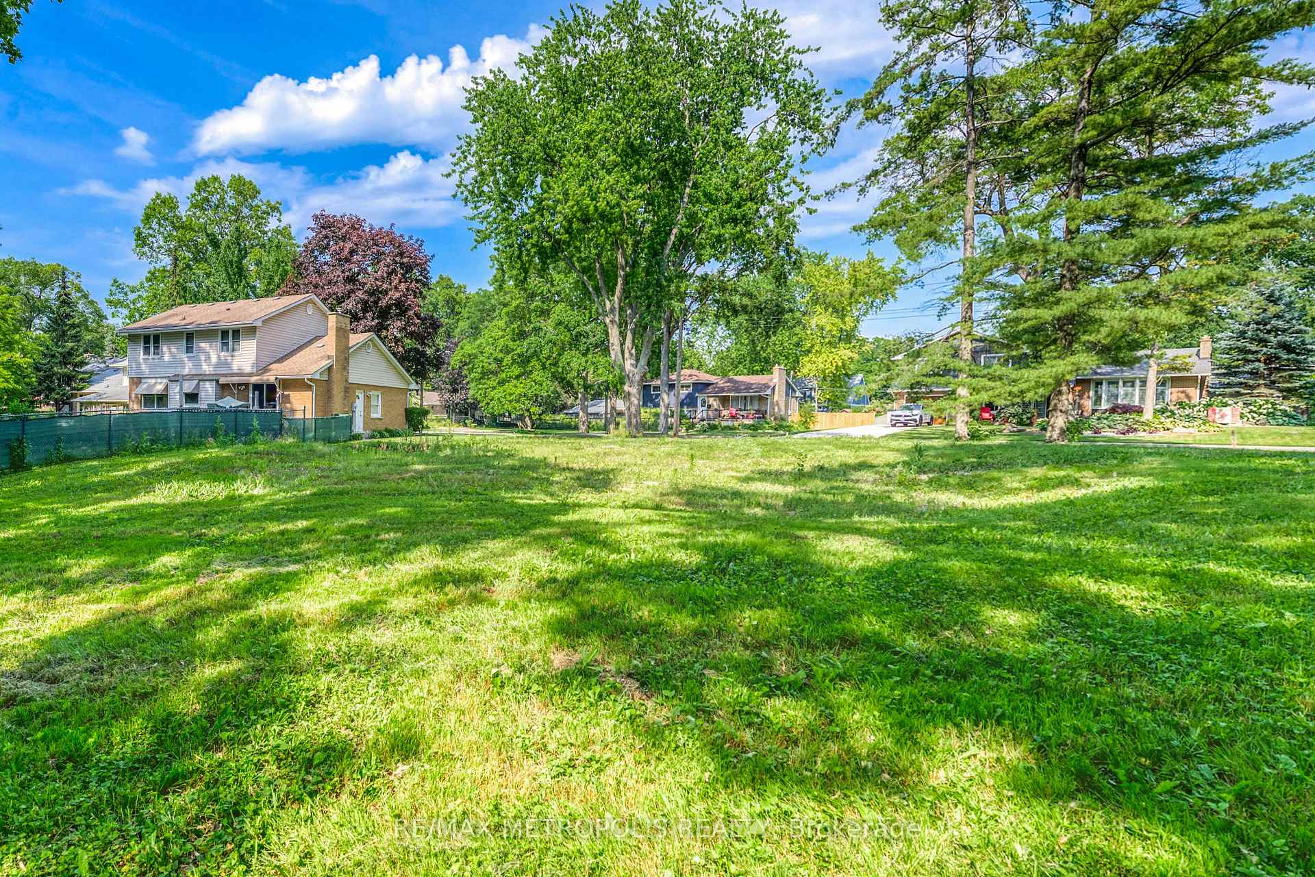Photo 3 of 1307-S Ridgewood Drive, Sarnia — HOMEH