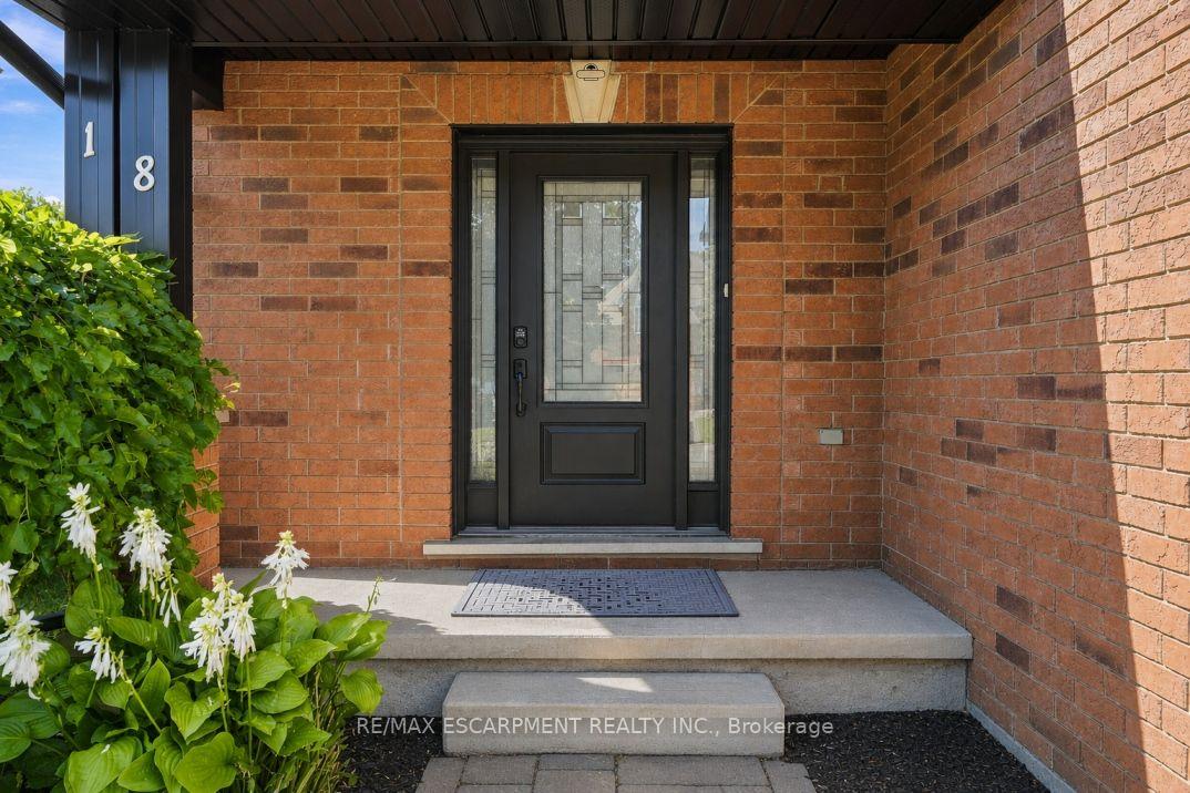 Photo 2 of 18 Sable Drive, Hamilton, Meadowlands — HOMEH