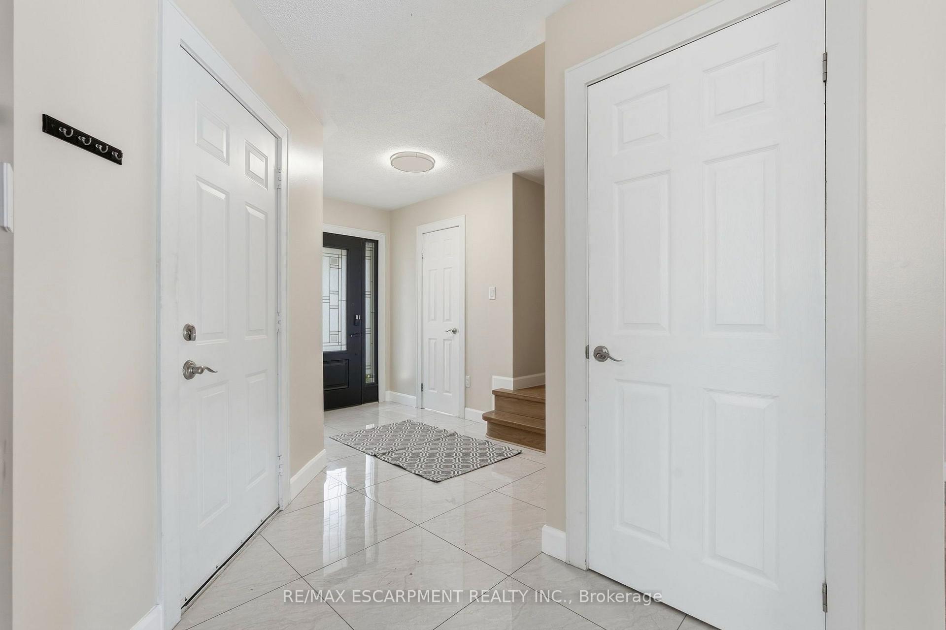 Photo 5 of 18 Sable Drive, Hamilton, Meadowlands — HOMEH