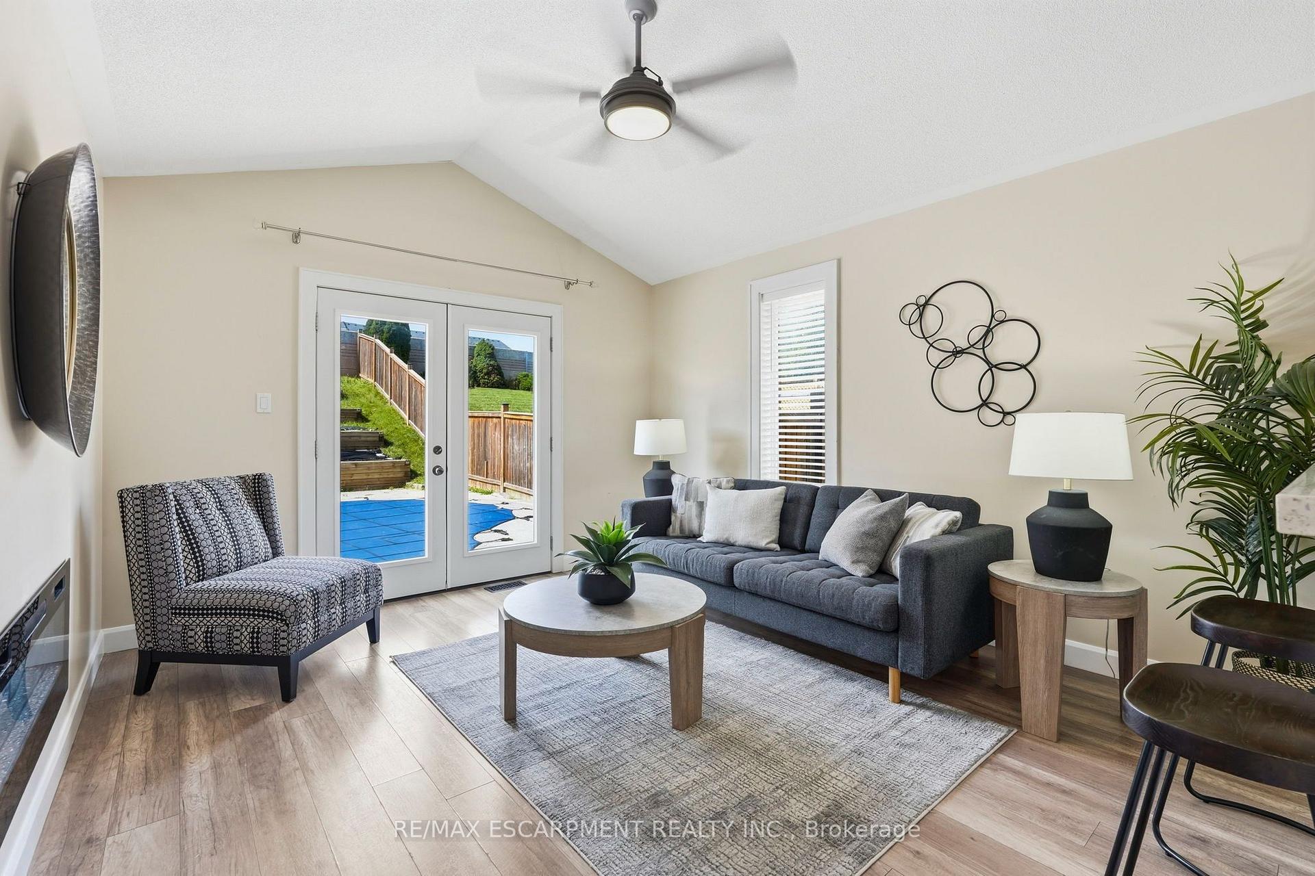 Photo 8 of 18 Sable Drive, Hamilton, Meadowlands — HOMEH