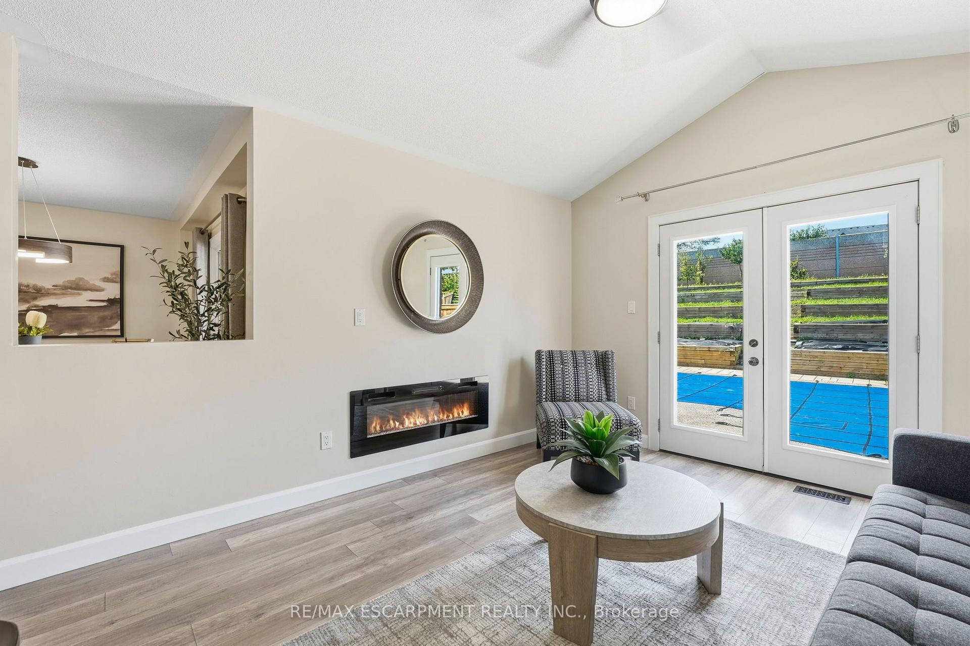 Photo 9 of 18 Sable Drive, Hamilton, Meadowlands — HOMEH