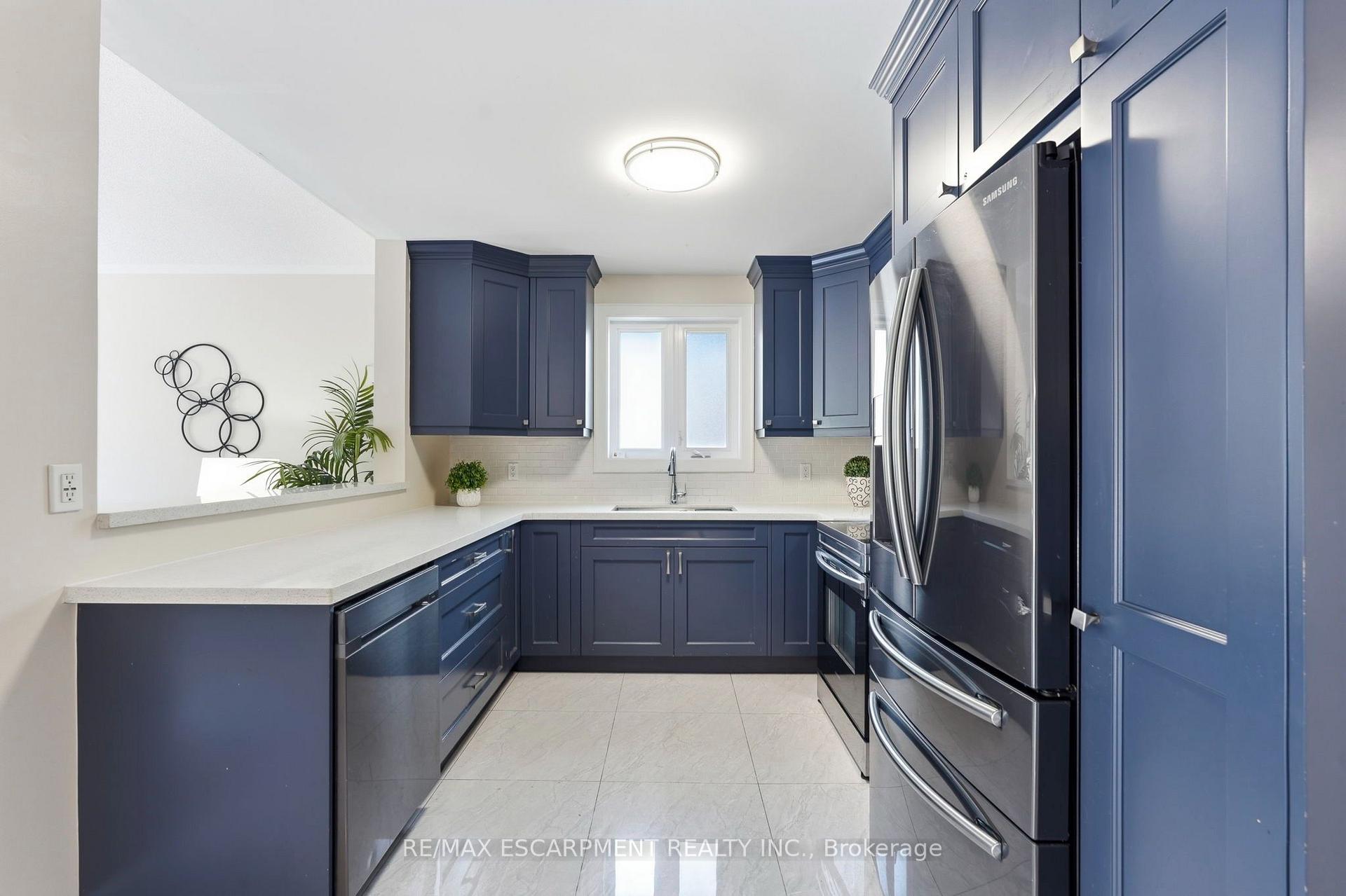 Photo 11 of 18 Sable Drive, Hamilton, Meadowlands — HOMEH