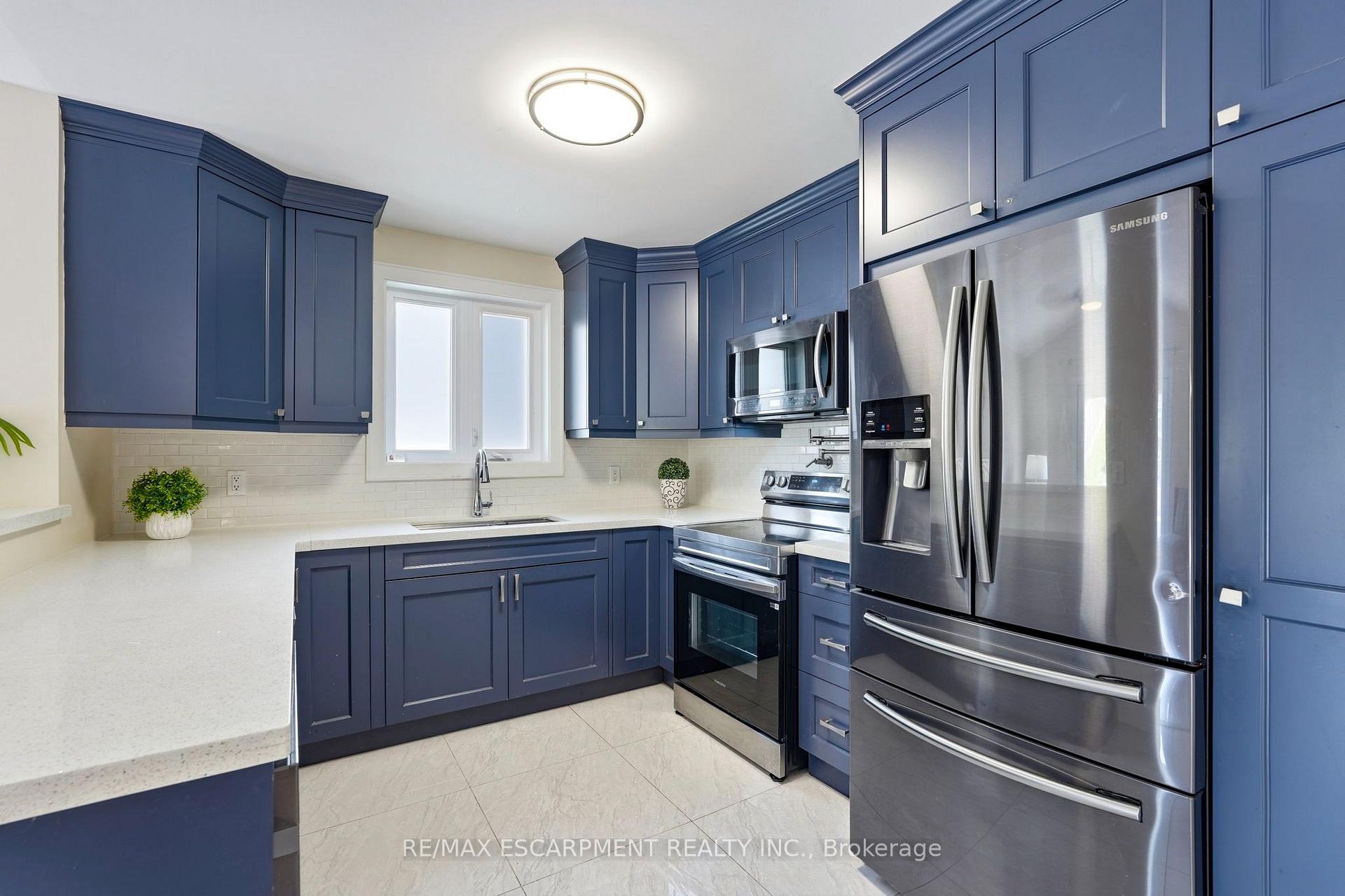 Photo 12 of 18 Sable Drive, Hamilton, Meadowlands — HOMEH