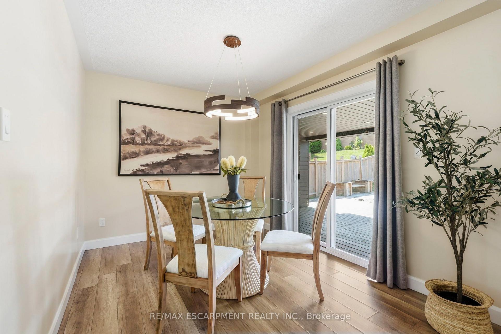 Photo 14 of 18 Sable Drive, Hamilton, Meadowlands — HOMEH