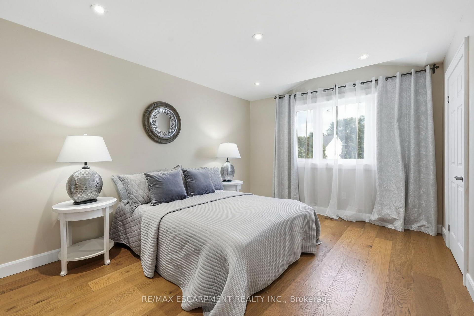 Photo 19 of 18 Sable Drive, Hamilton, Meadowlands — HOMEH