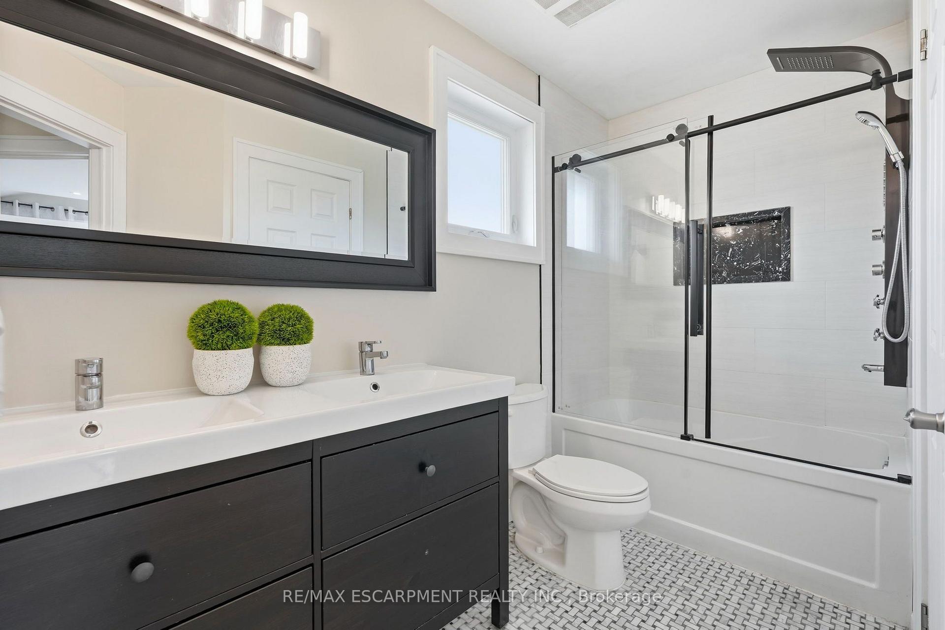 Photo 21 of 18 Sable Drive, Hamilton, Meadowlands — HOMEH