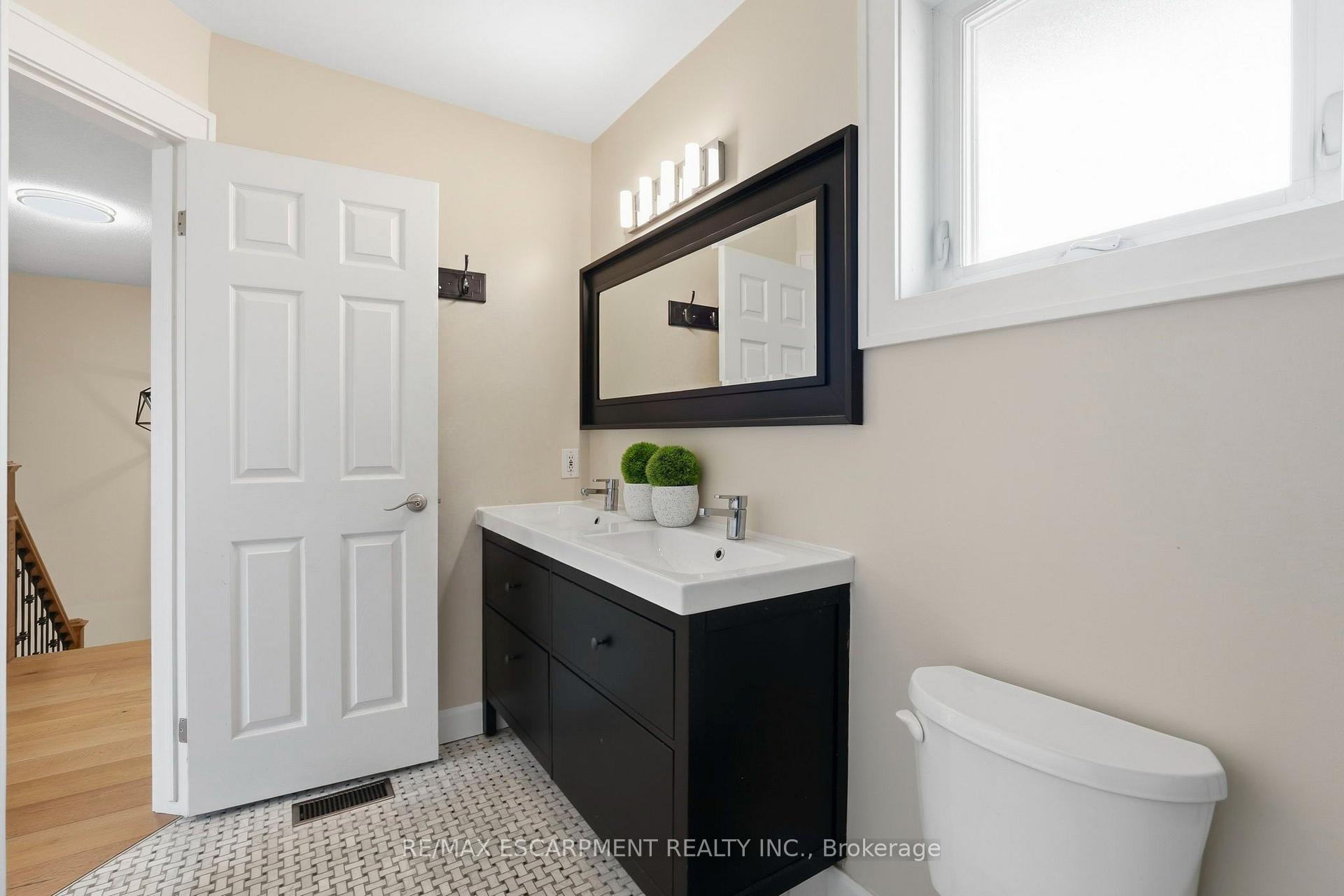 Photo 23 of 18 Sable Drive, Hamilton, Meadowlands — HOMEH
