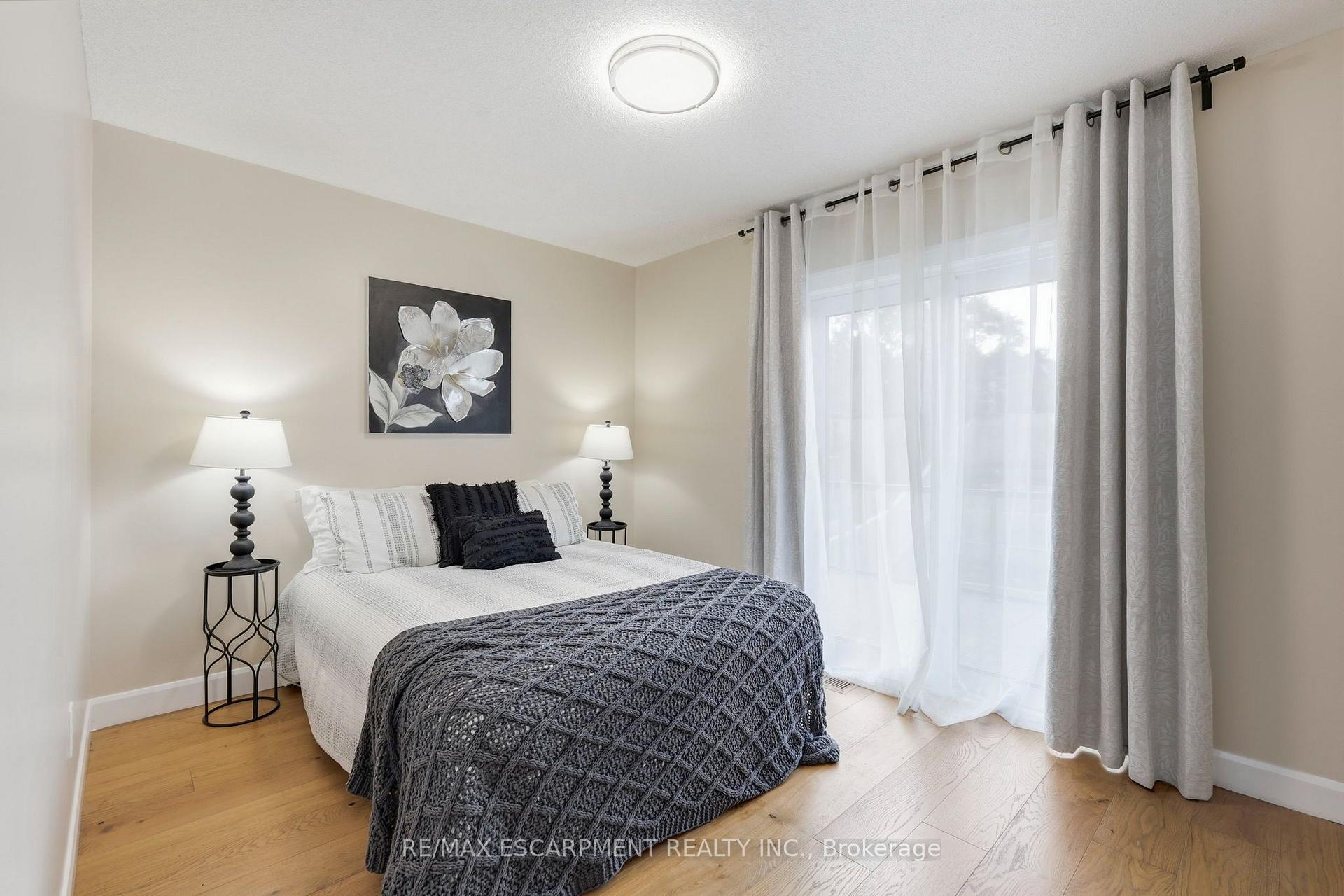 Photo 24 of 18 Sable Drive, Hamilton, Meadowlands — HOMEH