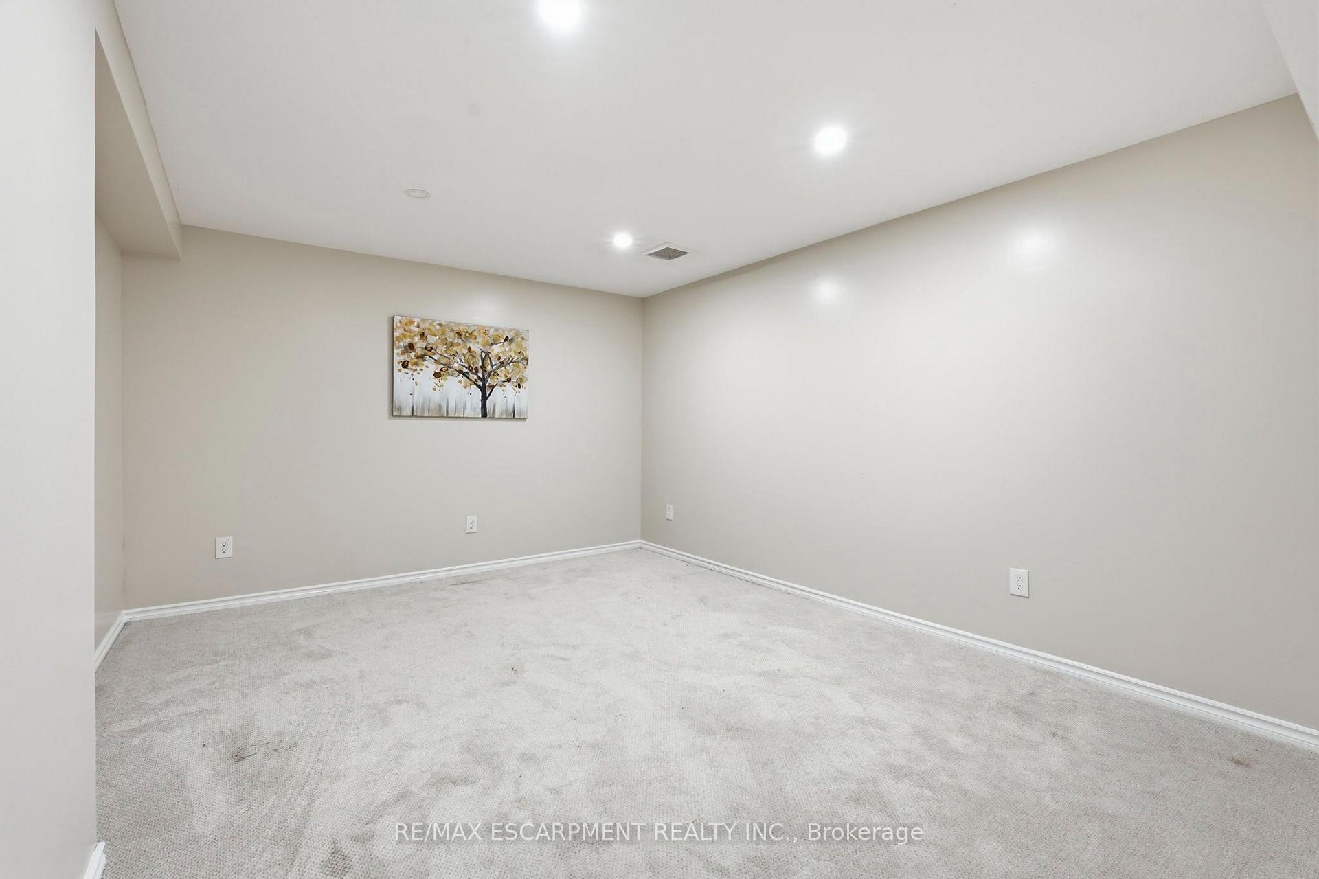Photo 32 of 18 Sable Drive, Hamilton, Meadowlands — HOMEH