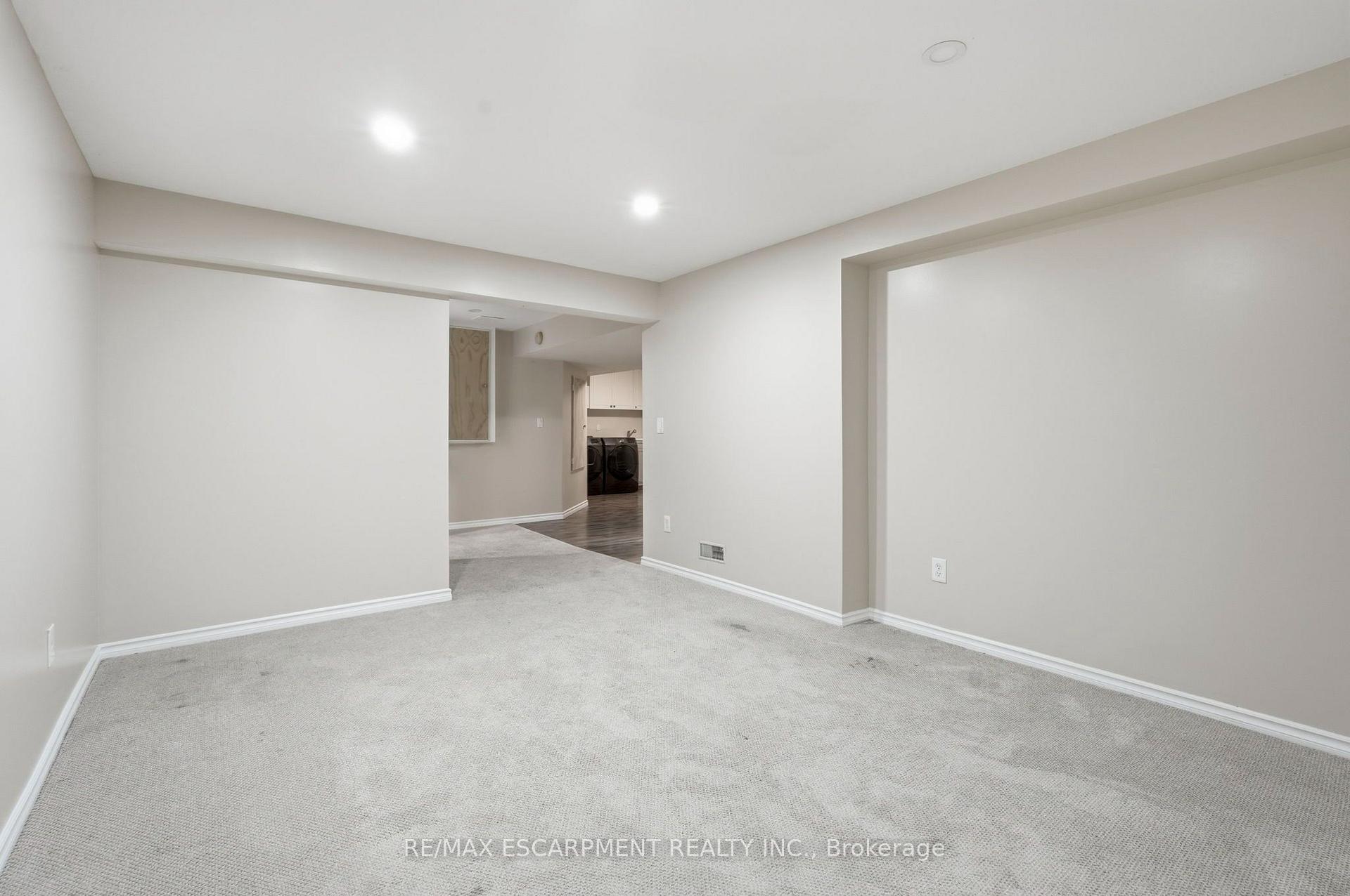 Photo 33 of 18 Sable Drive, Hamilton, Meadowlands — HOMEH