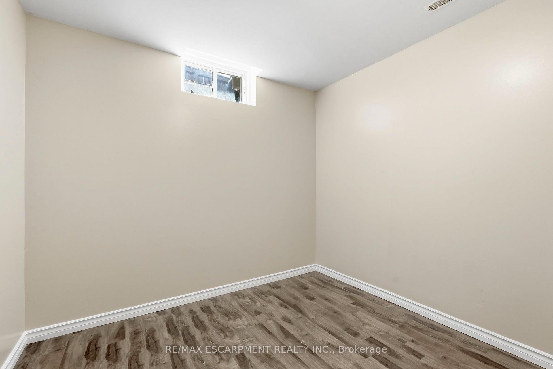 Photo 37 of 18 Sable Drive, Hamilton, Meadowlands — HOMEH