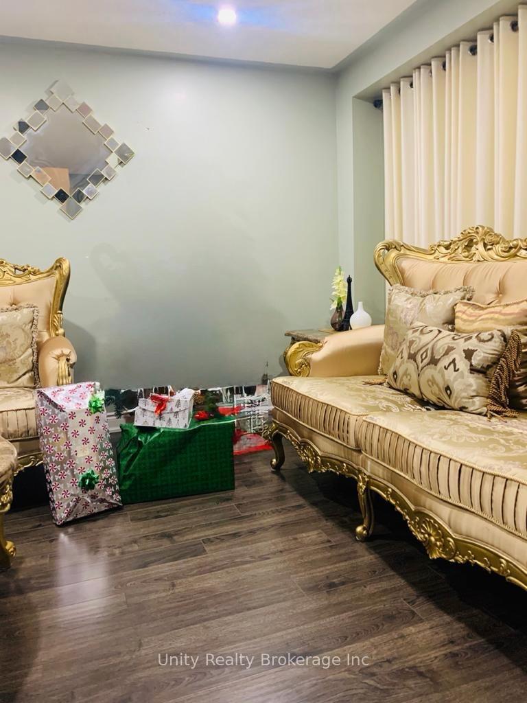 Photo 8 of 16 Benmore Crescent, Brampton, Vales of Castlemore — HOMEH