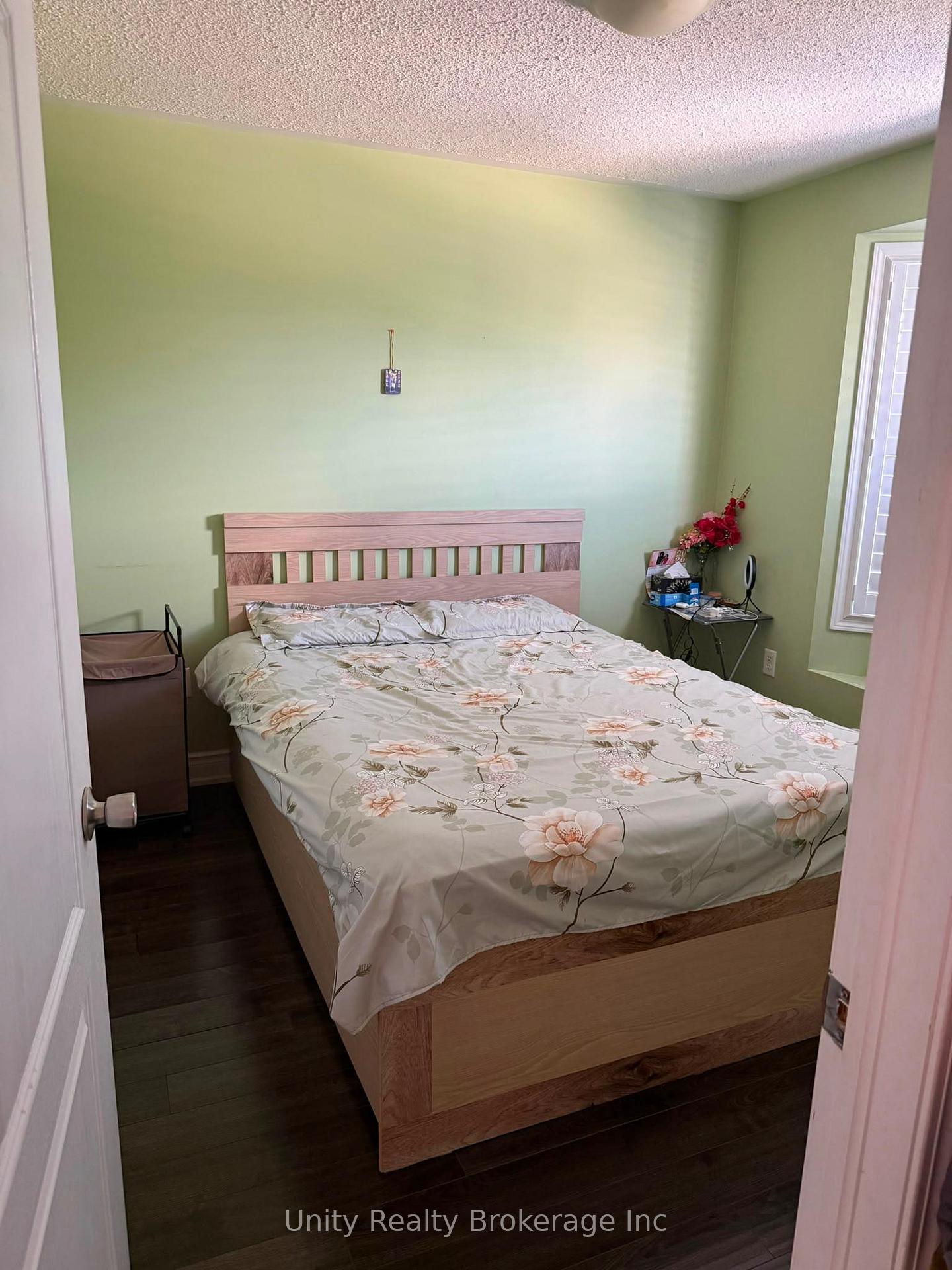 Photo 17 of 16 Benmore Crescent, Brampton, Vales of Castlemore — HOMEH