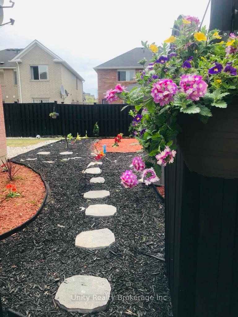 Photo 27 of 16 Benmore Crescent, Brampton, Vales of Castlemore — HOMEH