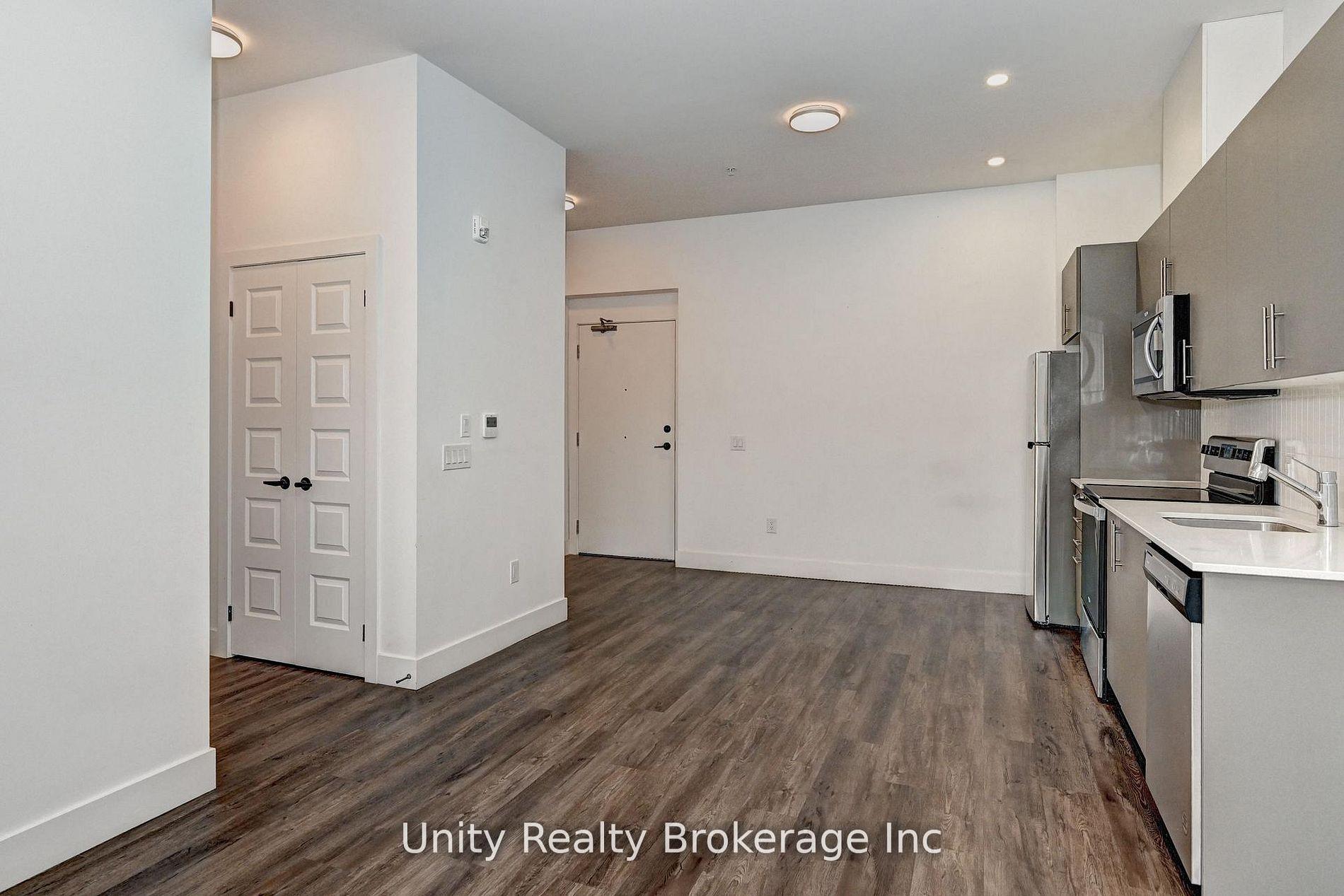 Photo 13 of 26 Lowes Street W, Guelph, Clairfields/Hanlon Business Park — HOMEH