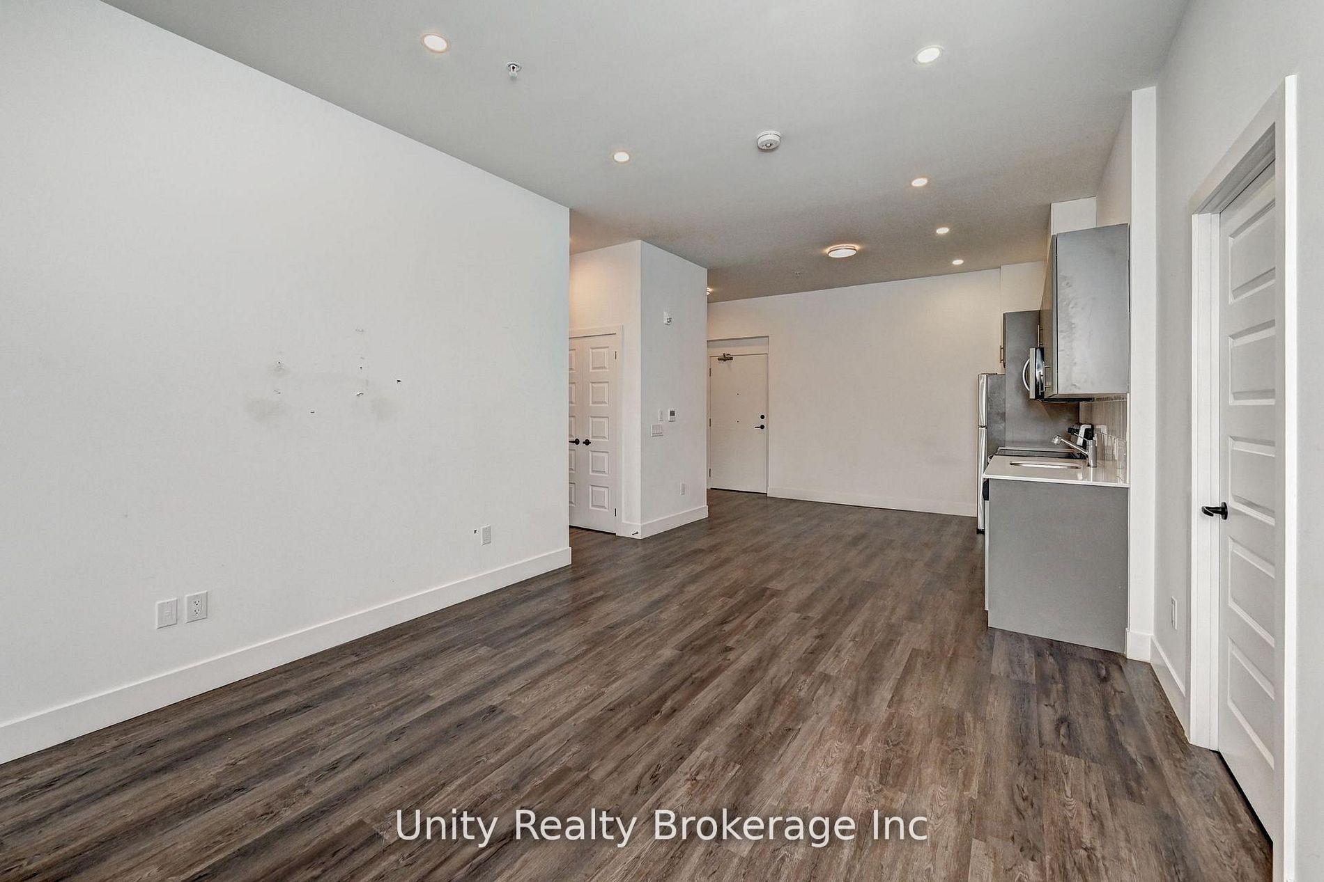 Photo 24 of 26 Lowes Street W, Guelph, Clairfields/Hanlon Business Park — HOMEH