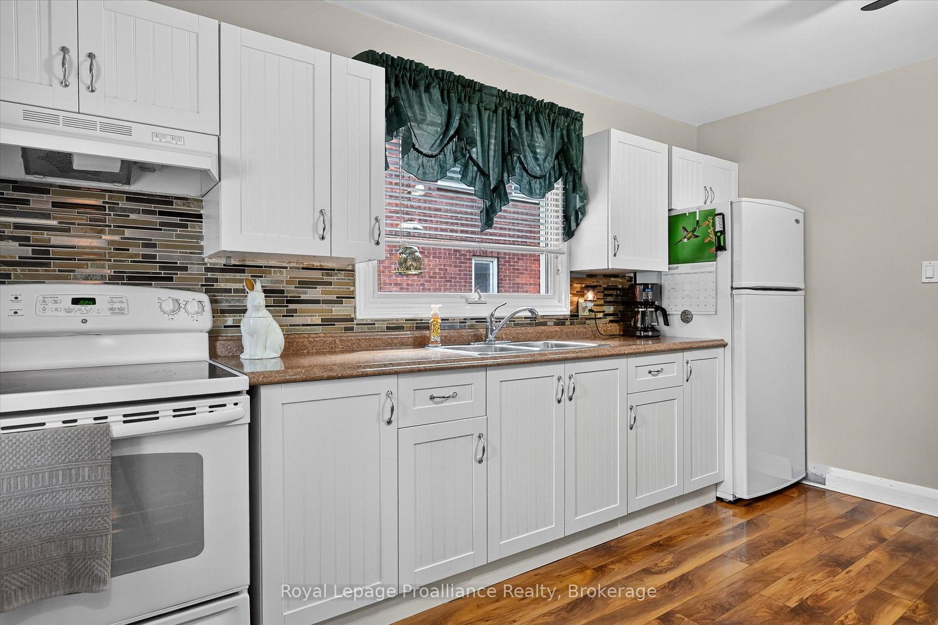 Photo 6 of 837 Sherburne Street, Peterborough, Otonabee Ward 1 — HOMEH