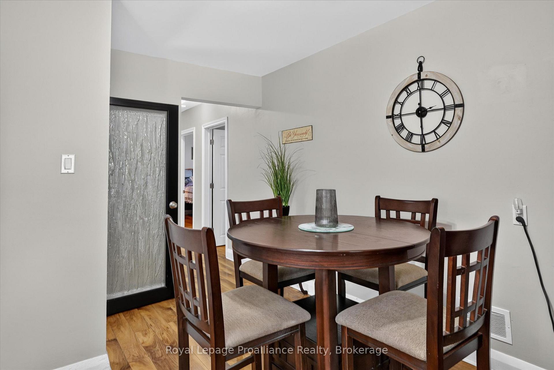 Photo 10 of 837 Sherburne Street, Peterborough, Otonabee Ward 1 — HOMEH