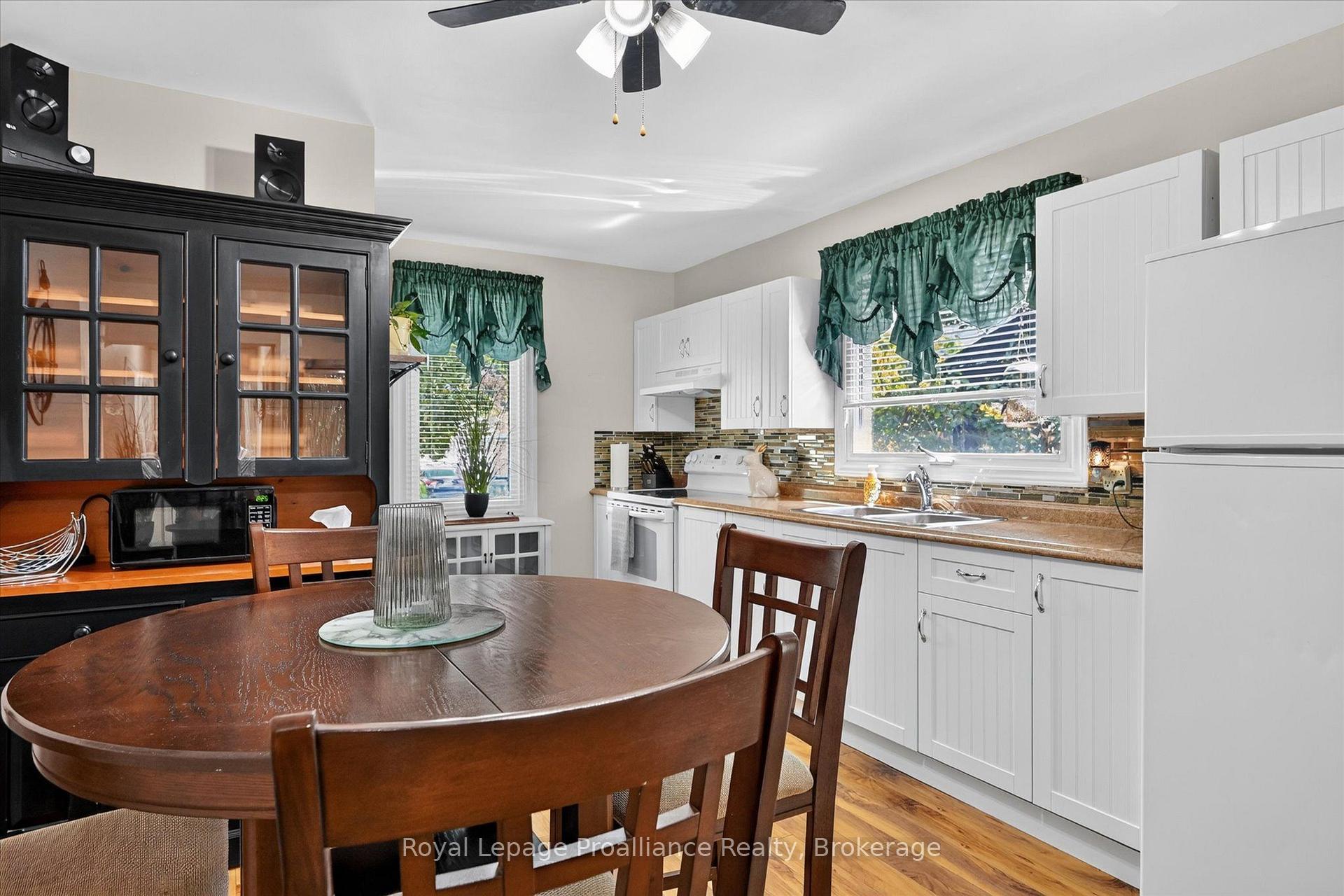 Photo 11 of 837 Sherburne Street, Peterborough, Otonabee Ward 1 — HOMEH
