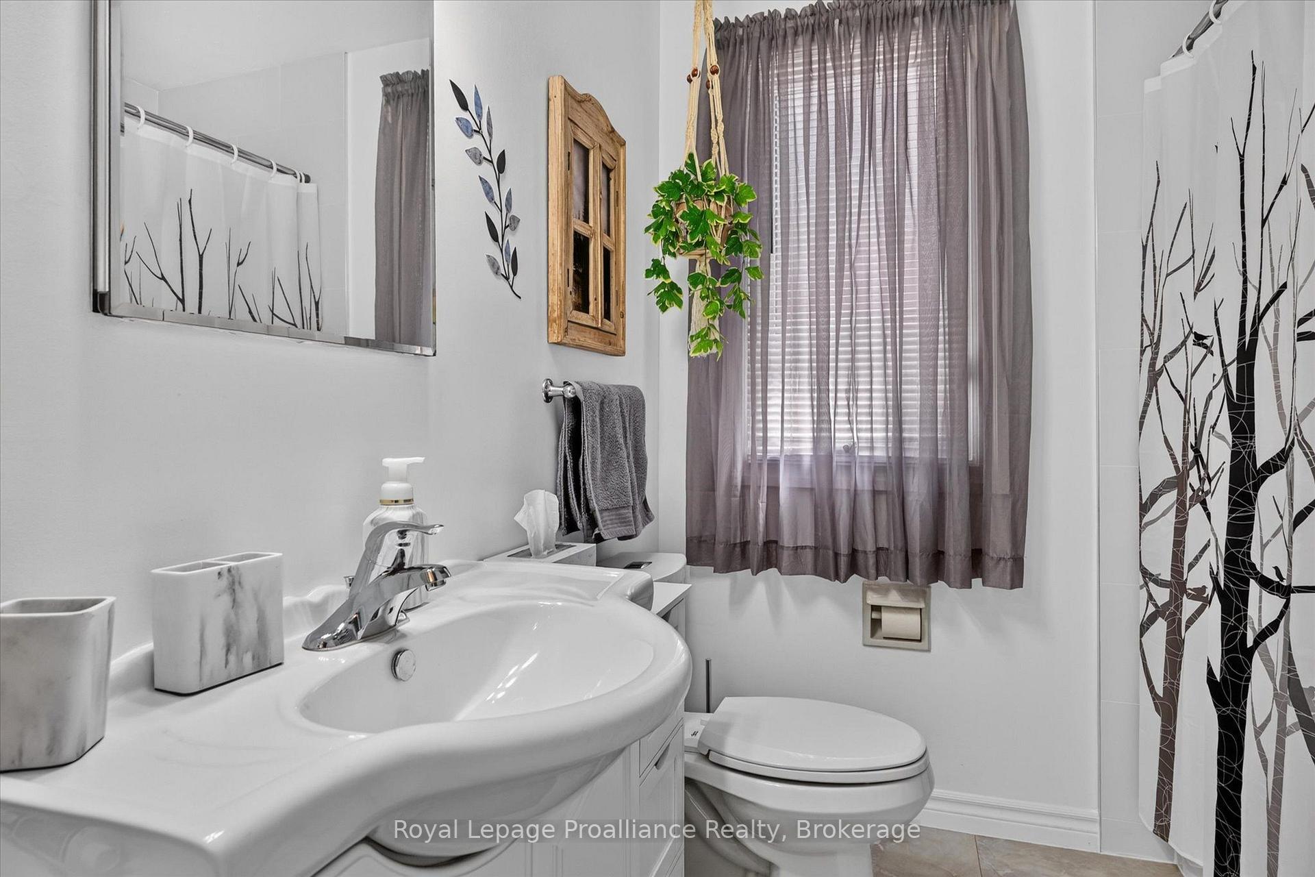 Photo 13 of 837 Sherburne Street, Peterborough, Otonabee Ward 1 — HOMEH