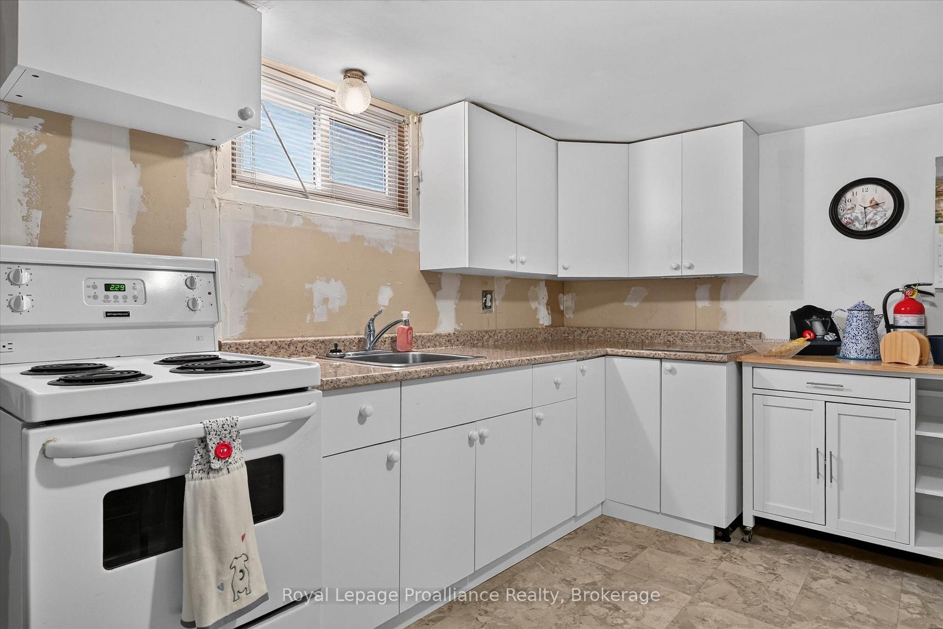 Photo 18 of 837 Sherburne Street, Peterborough, Otonabee Ward 1 — HOMEH