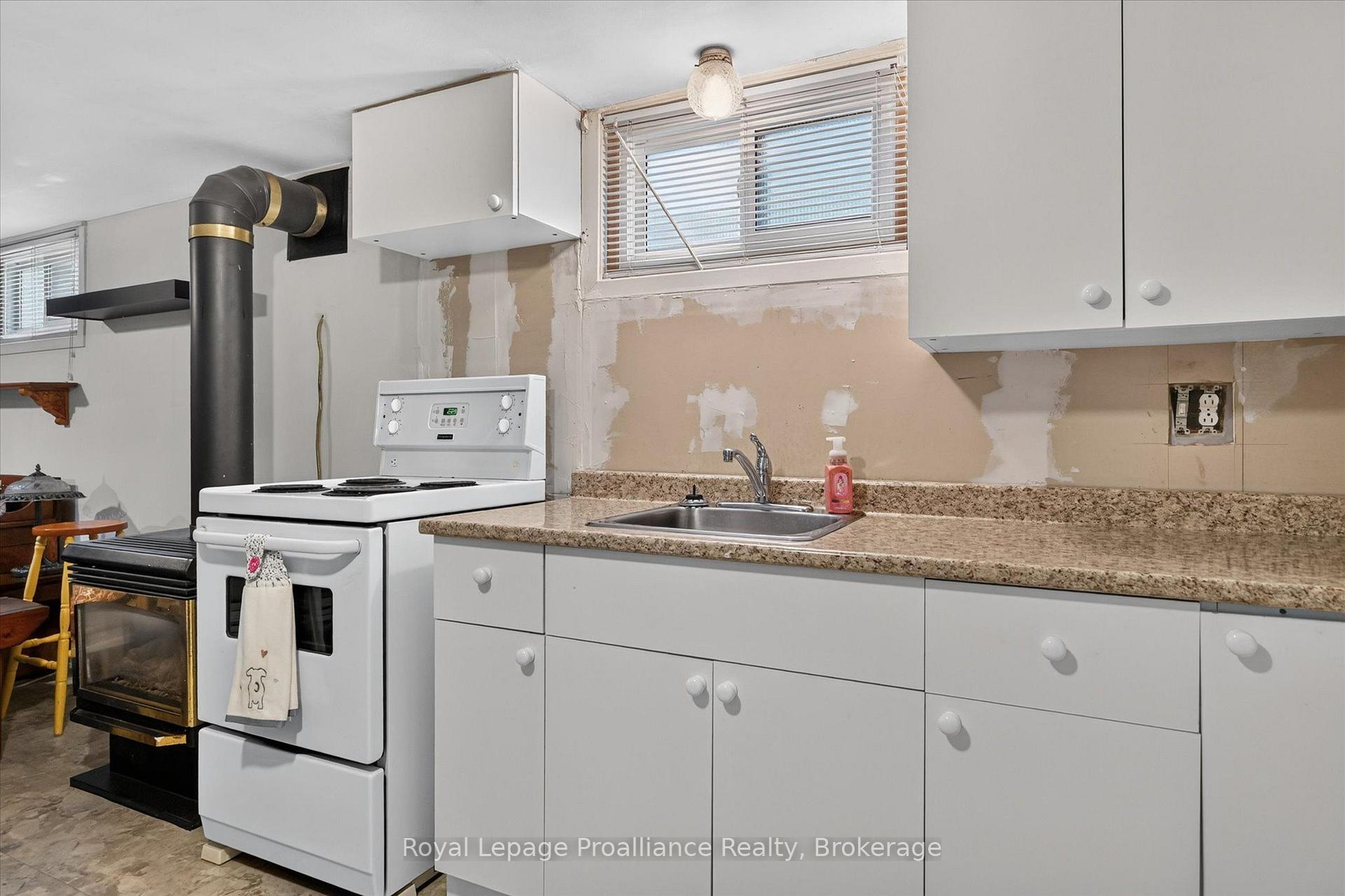 Photo 19 of 837 Sherburne Street, Peterborough, Otonabee Ward 1 — HOMEH