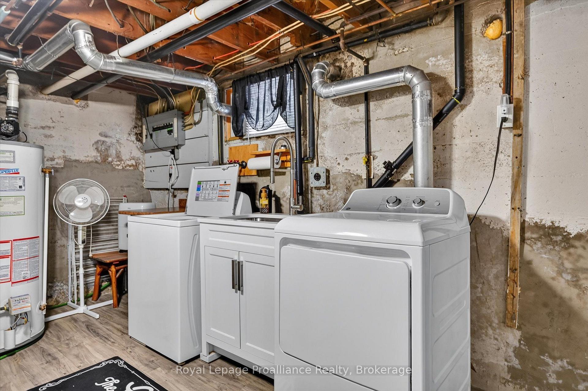 Photo 23 of 837 Sherburne Street, Peterborough, Otonabee Ward 1 — HOMEH