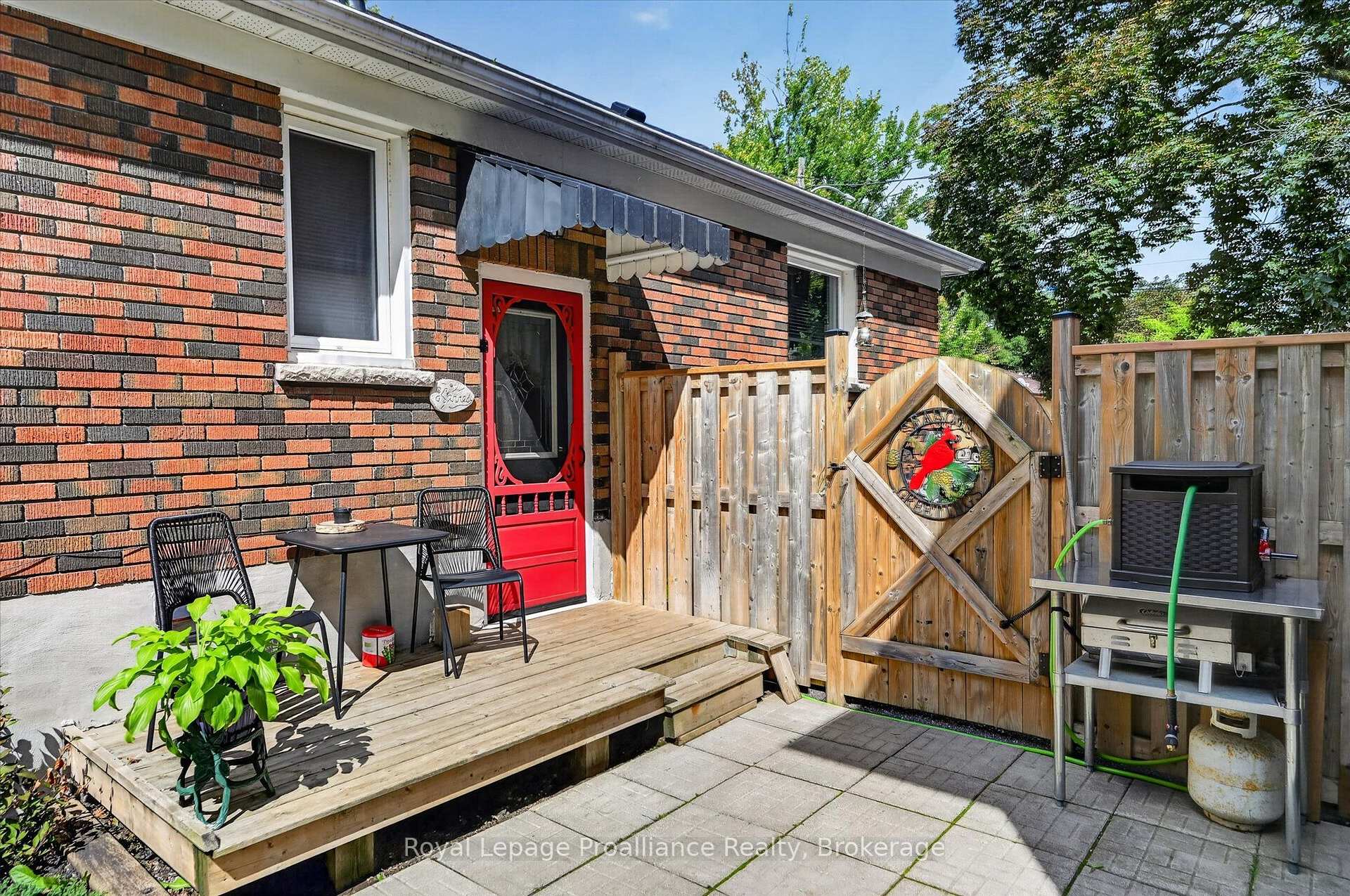Photo 24 of 837 Sherburne Street, Peterborough, Otonabee Ward 1 — HOMEH