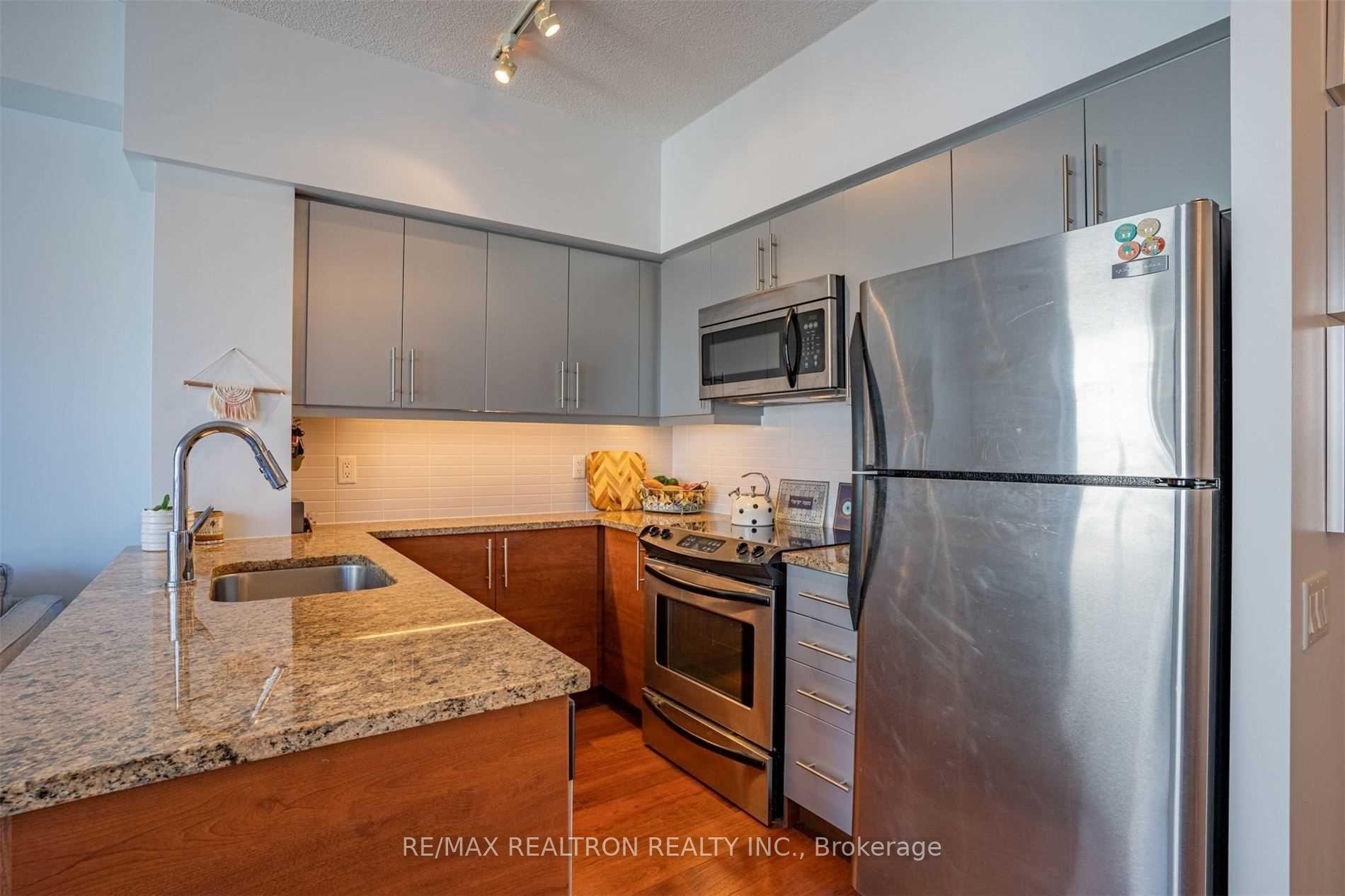 Photo 4 of Unit 911, 83 Redpath Avenue, Toronto, Mount Pleasant West — HOMEH