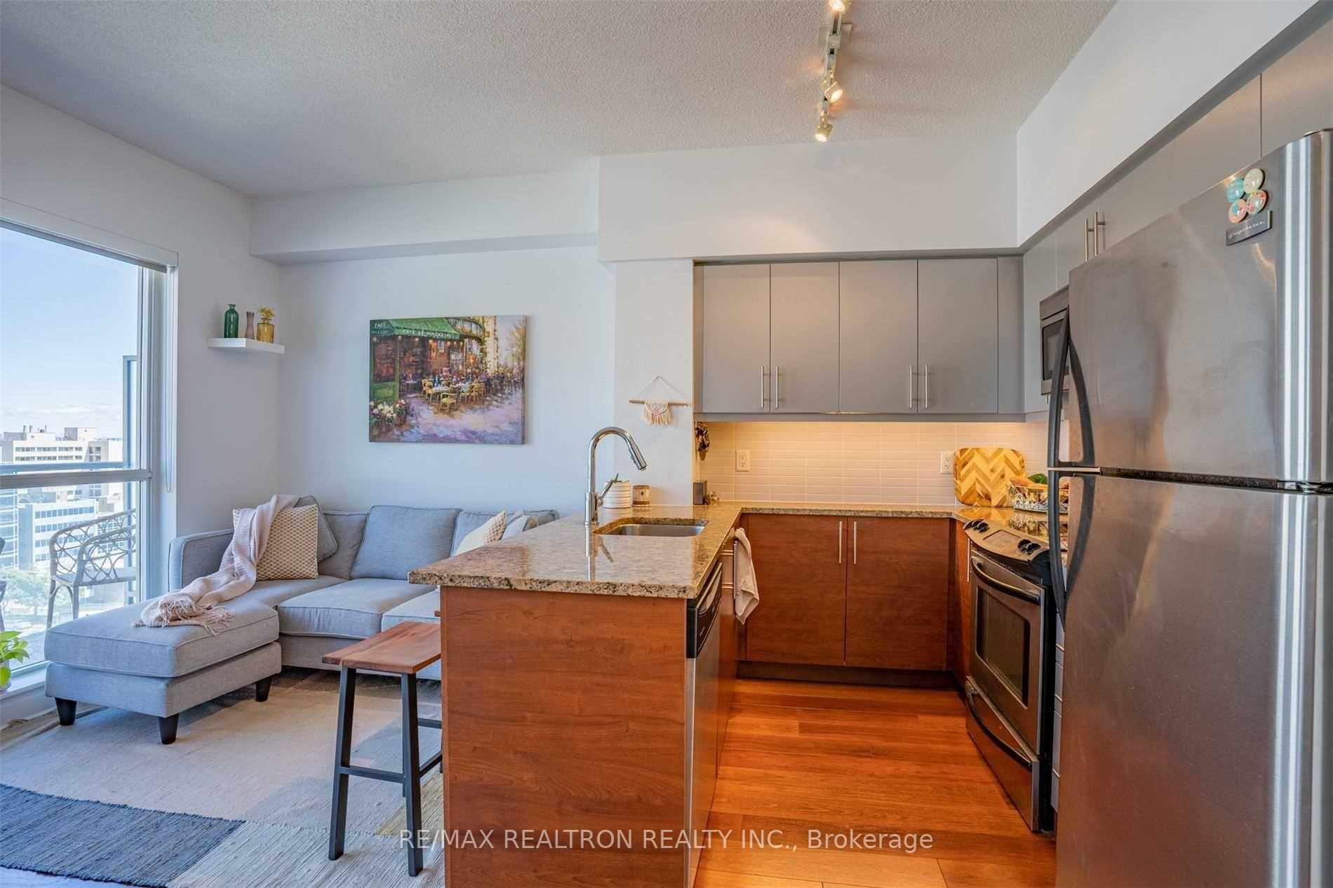 Photo 5 of Unit 911, 83 Redpath Avenue, Toronto, Mount Pleasant West — HOMEH