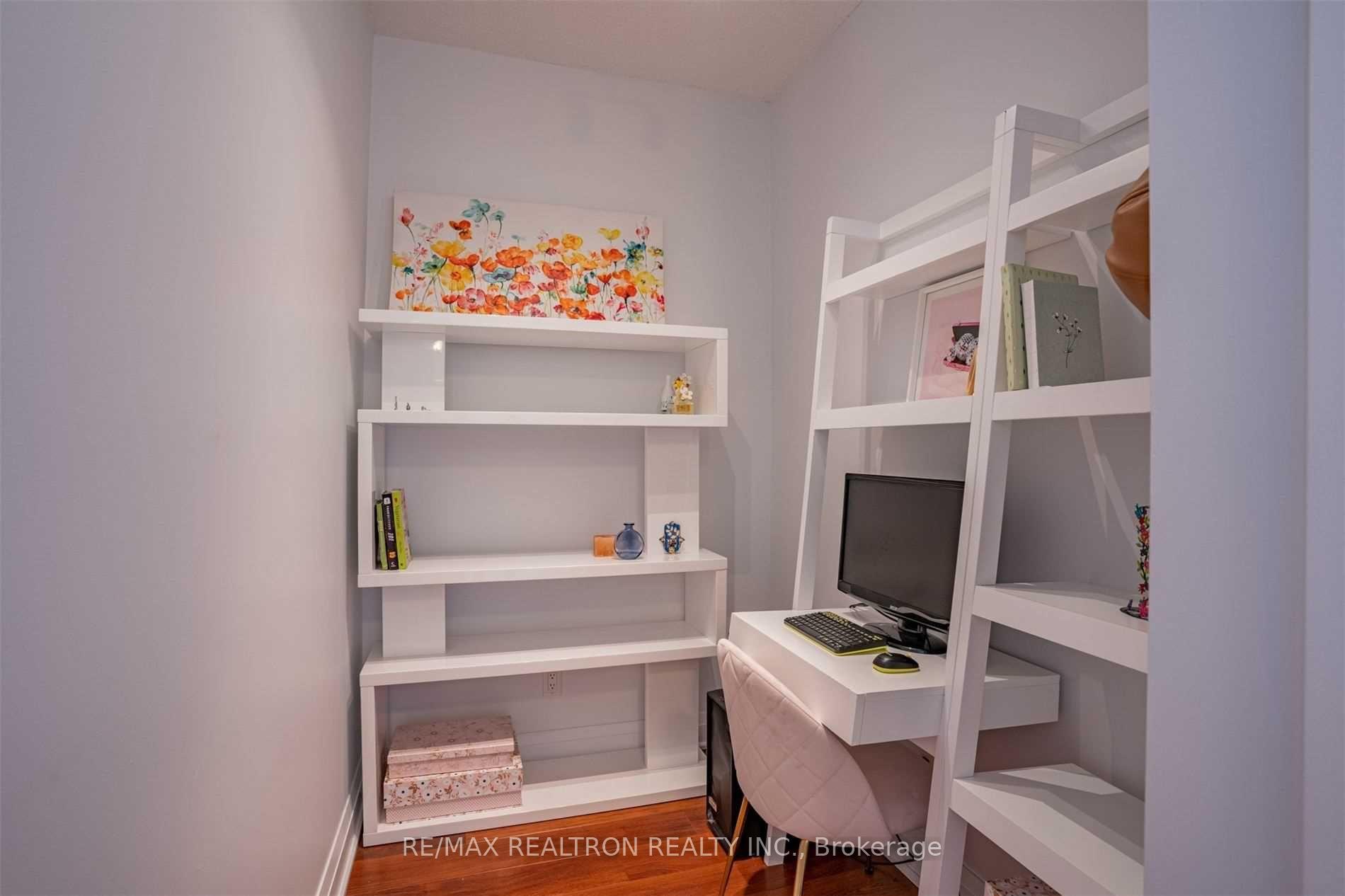 Photo 8 of Unit 911, 83 Redpath Avenue, Toronto, Mount Pleasant West — HOMEH