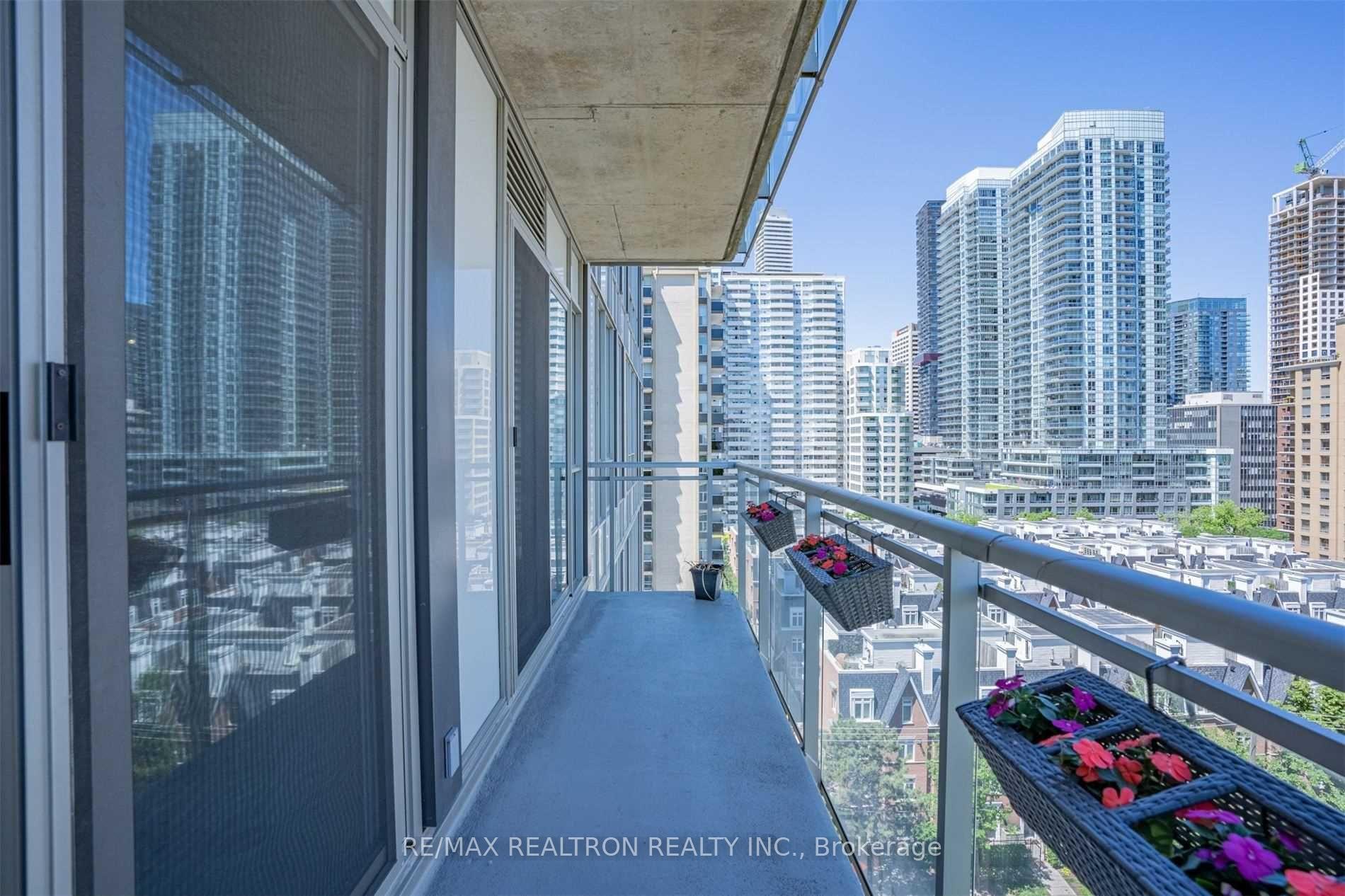 Photo 12 of Unit 911, 83 Redpath Avenue, Toronto, Mount Pleasant West — HOMEH