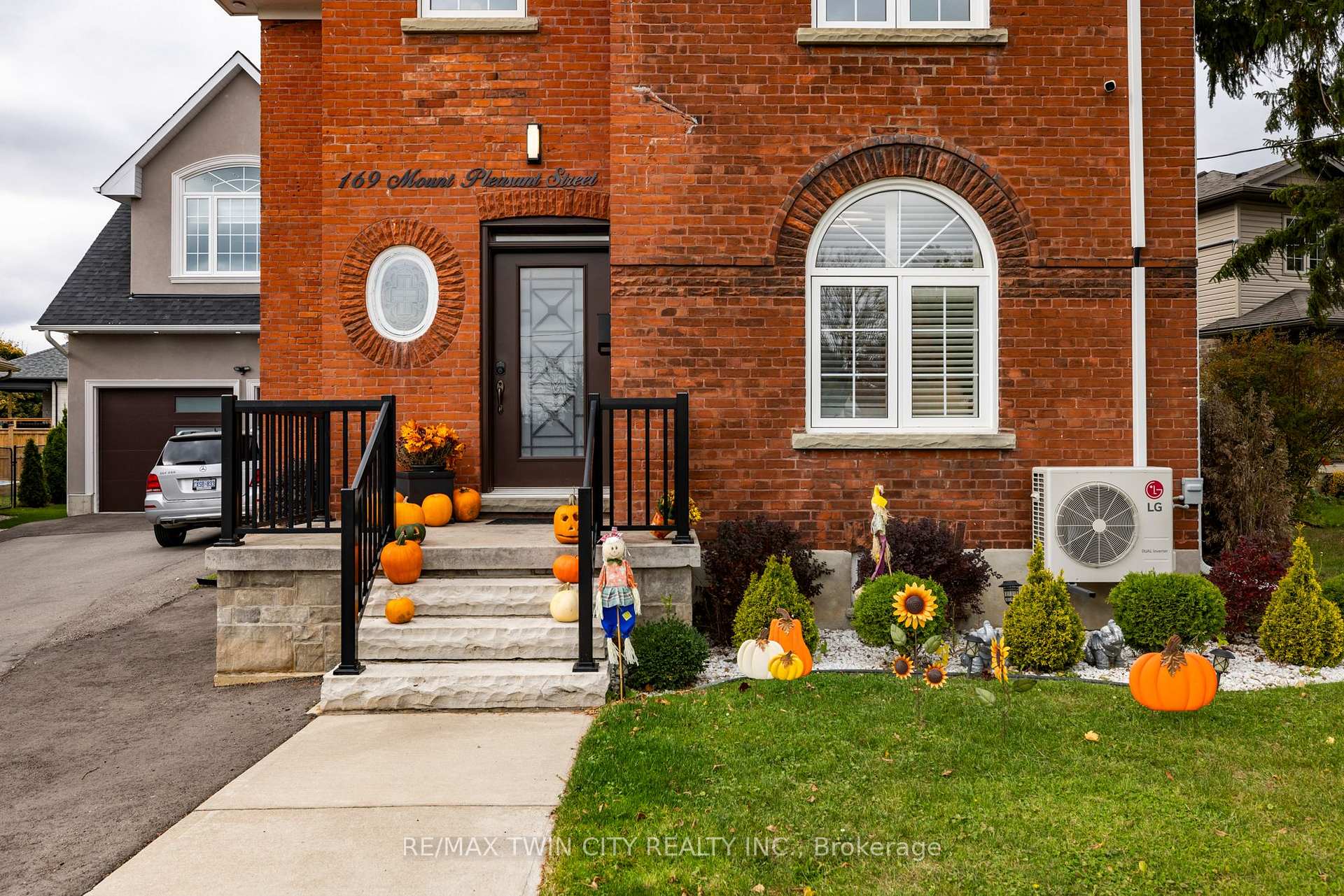 Photo 3 of 169 Mount Pleasant Street, Brantford, Empire South — HOMEH