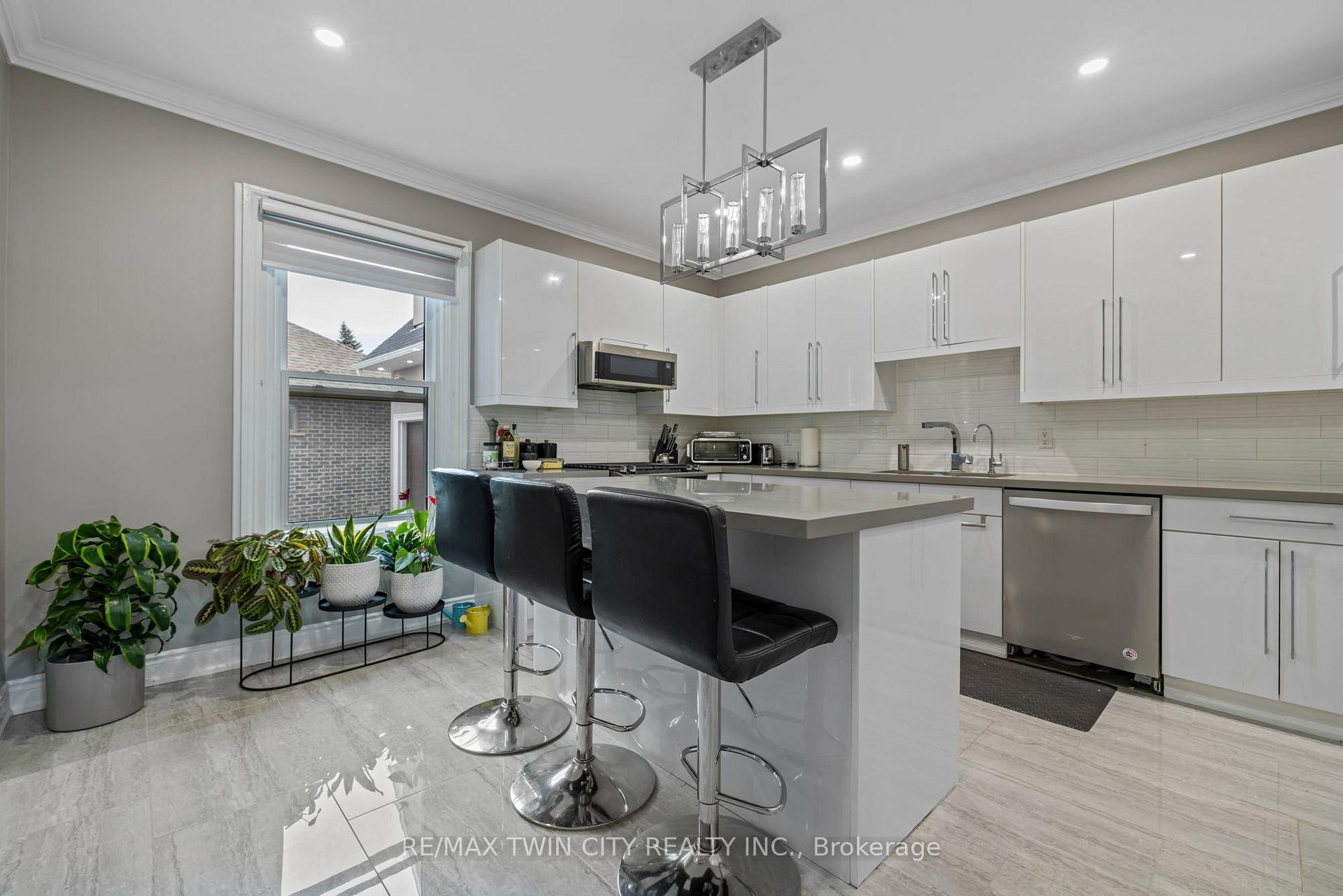 Photo 11 of 169 Mount Pleasant Street, Brantford, Empire South — HOMEH