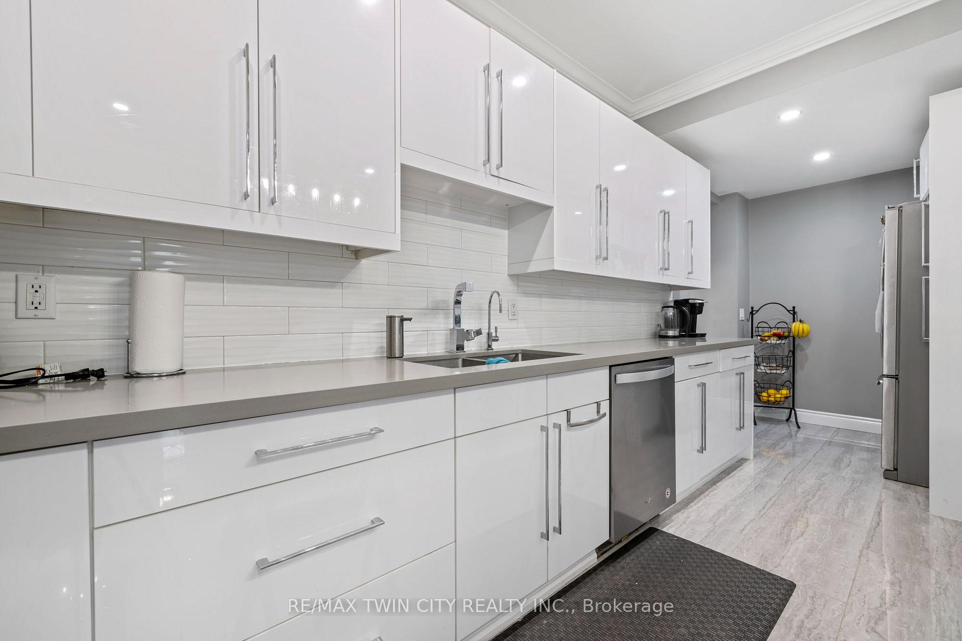 Photo 14 of 169 Mount Pleasant Street, Brantford, Empire South — HOMEH