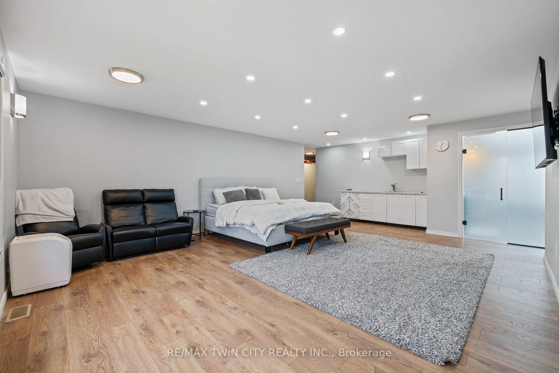 Photo 32 of 169 Mount Pleasant Street, Brantford, Empire South — HOMEH