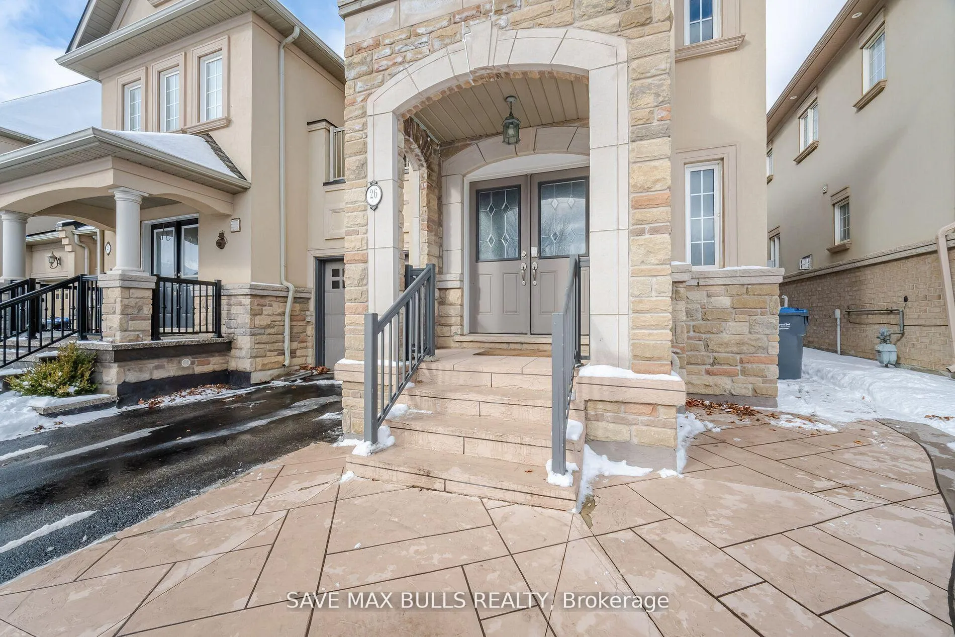 Photo 2 of 26 Beachville Circle, Brampton, Credit Valley — HOMEH