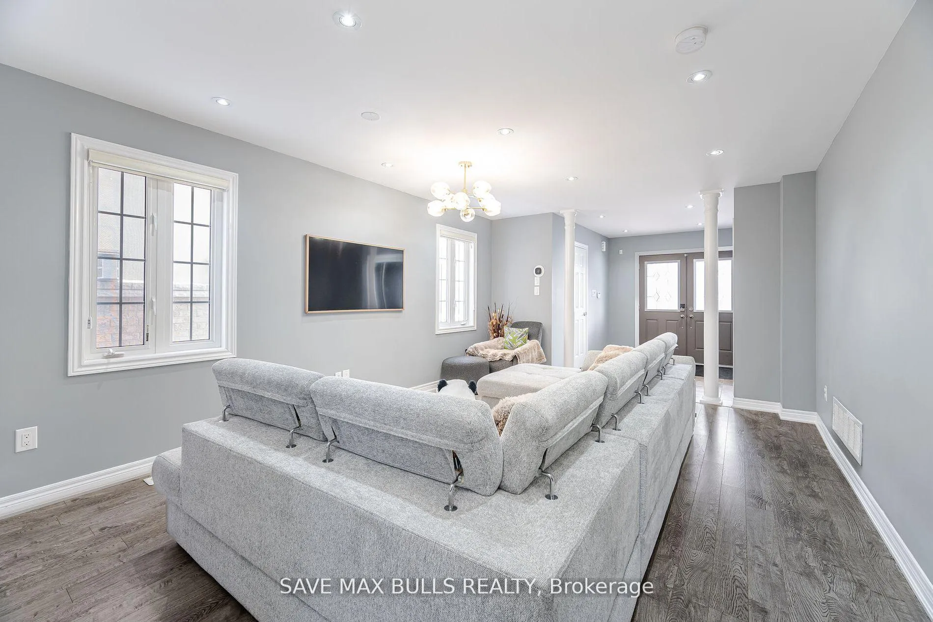 Photo 5 of 26 Beachville Circle, Brampton, Credit Valley — HOMEH