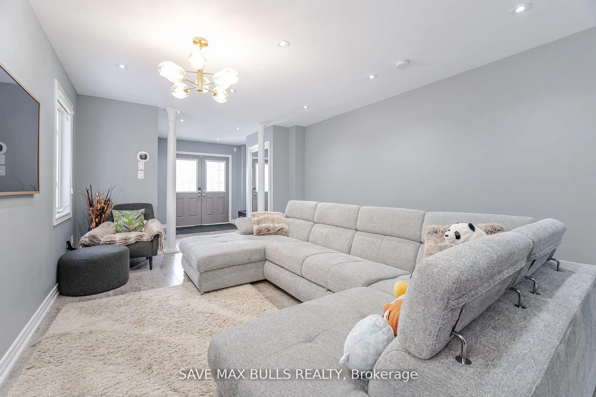 Photo 6 of 26 Beachville Circle, Brampton, Credit Valley — HOMEH