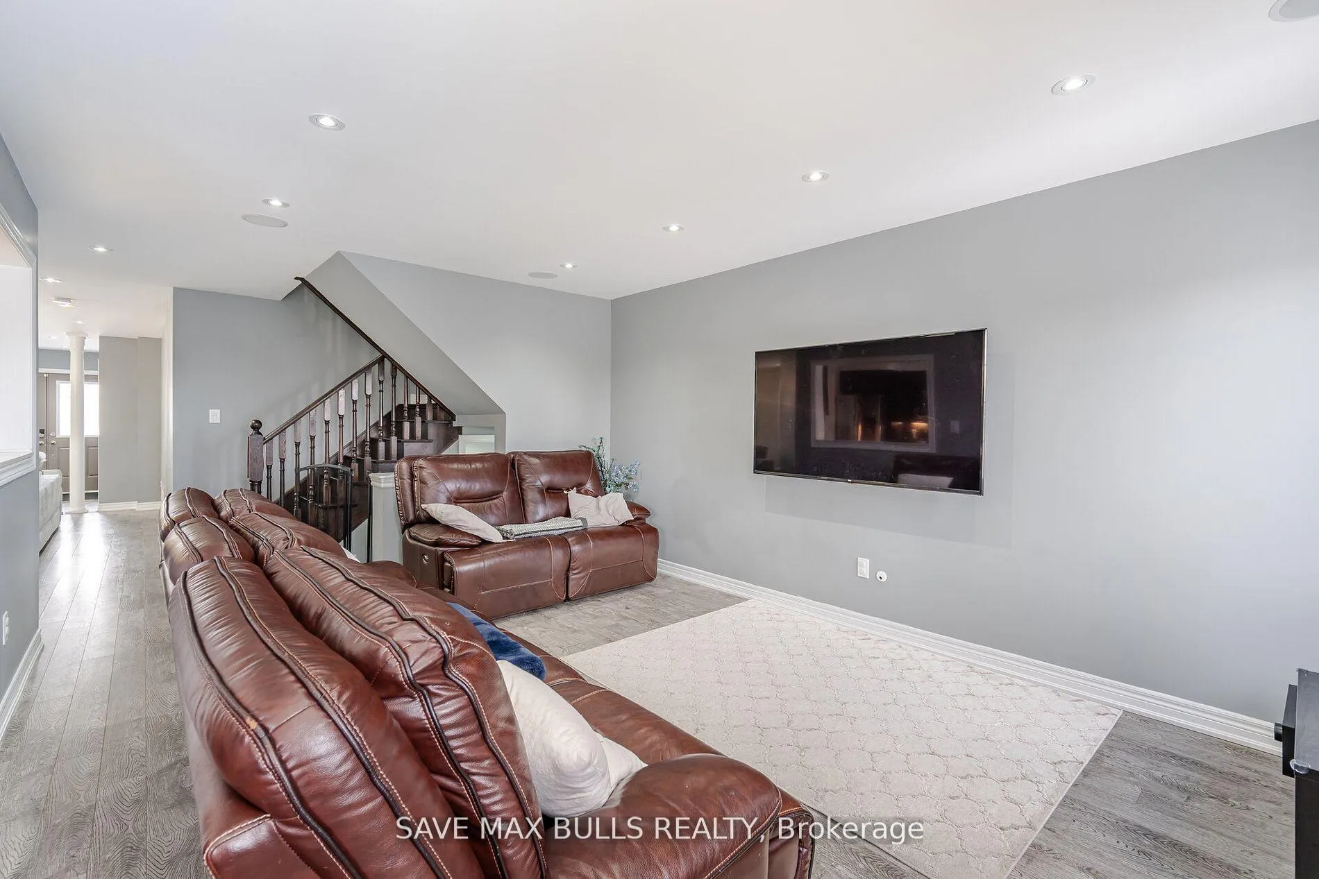 Photo 10 of 26 Beachville Circle, Brampton, Credit Valley — HOMEH