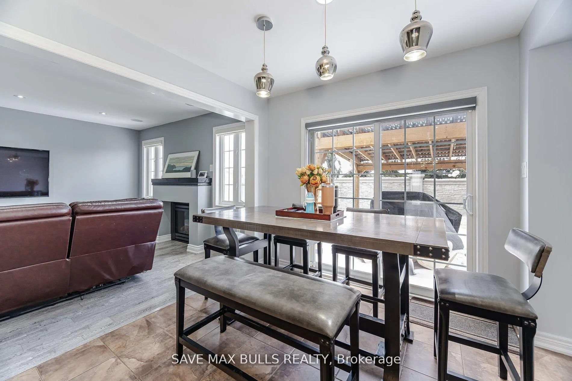 Photo 12 of 26 Beachville Circle, Brampton, Credit Valley — HOMEH