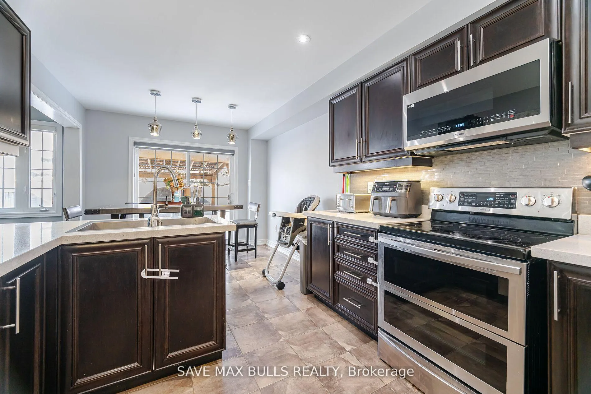 Photo 15 of 26 Beachville Circle, Brampton, Credit Valley — HOMEH
