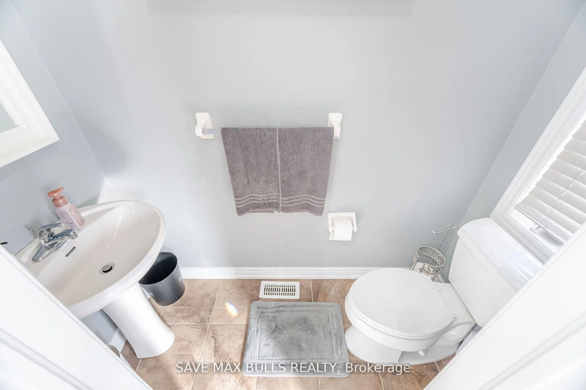 Photo 16 of 26 Beachville Circle, Brampton, Credit Valley — HOMEH