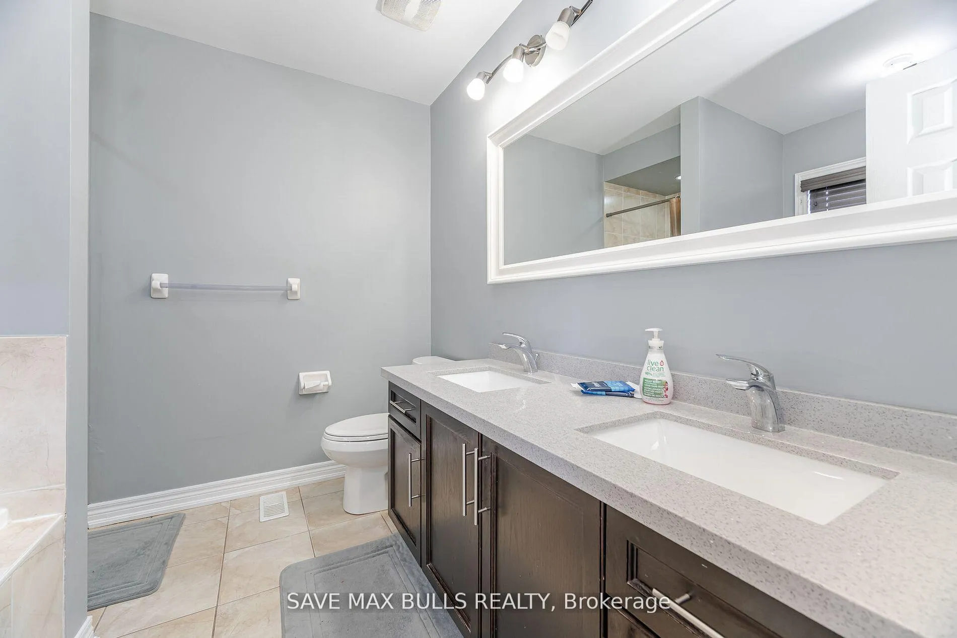 Photo 21 of 26 Beachville Circle, Brampton, Credit Valley — HOMEH