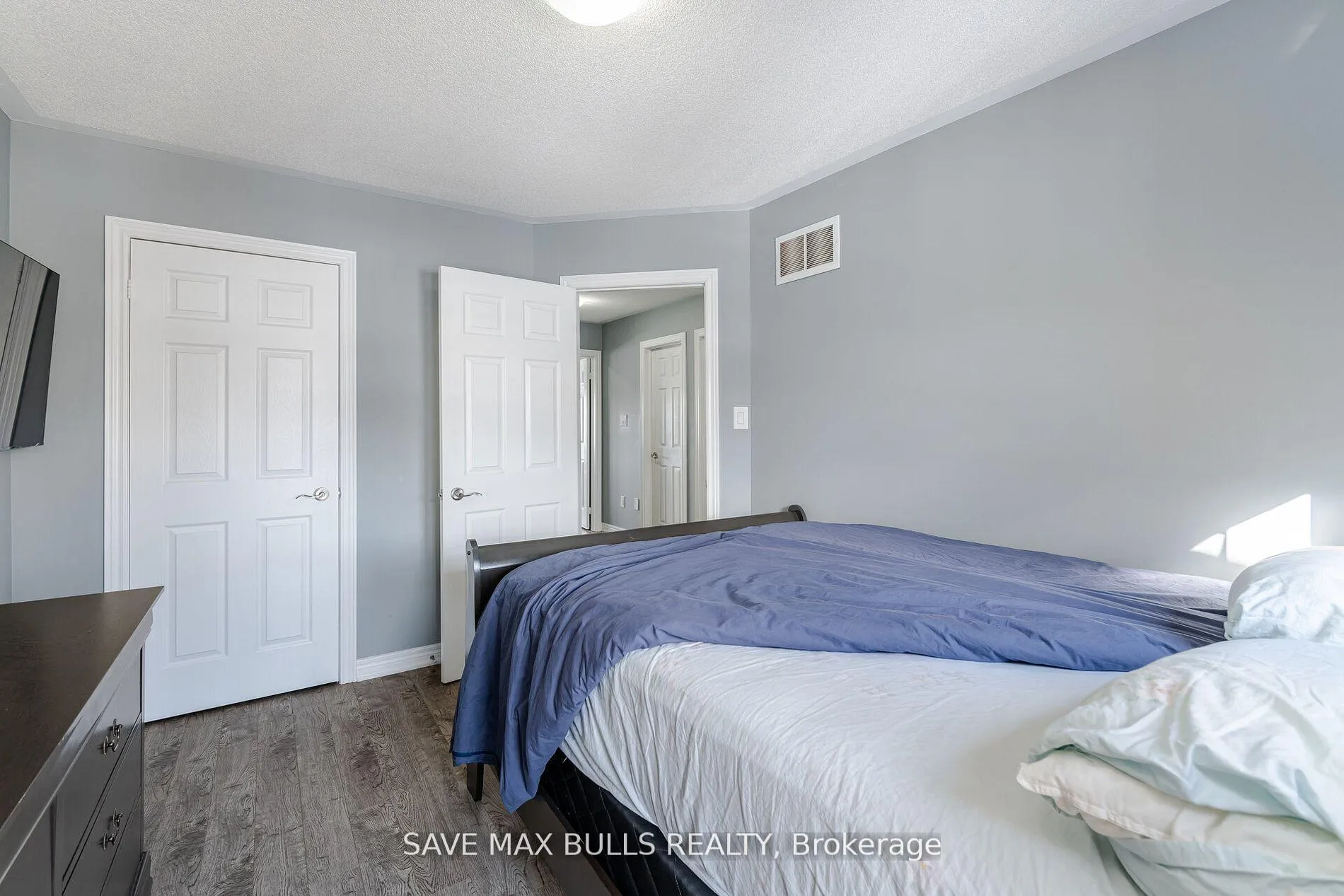 Photo 28 of 26 Beachville Circle, Brampton, Credit Valley — HOMEH