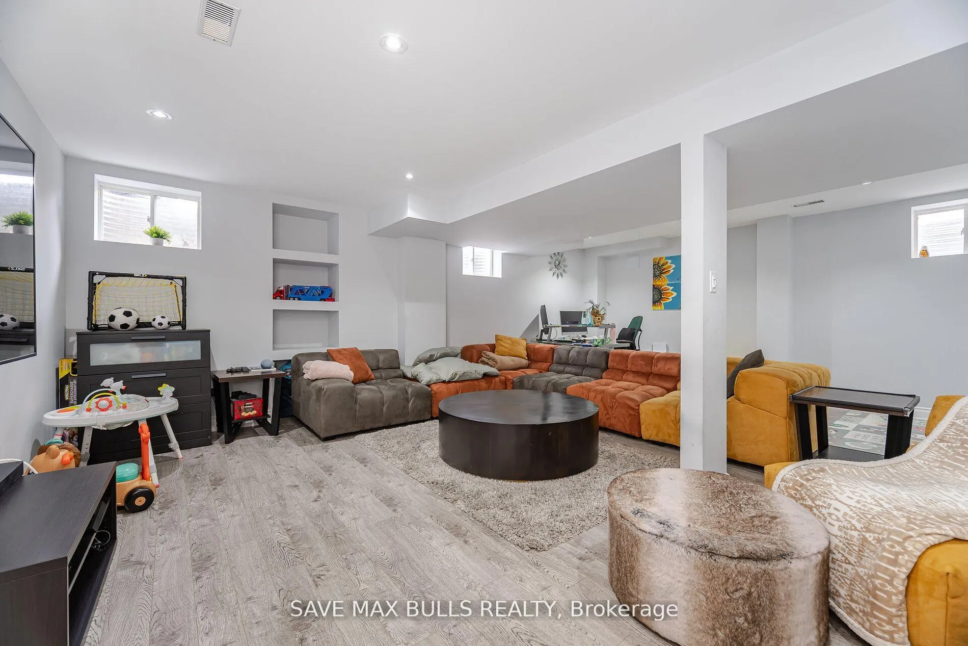 Photo 32 of 26 Beachville Circle, Brampton, Credit Valley — HOMEH