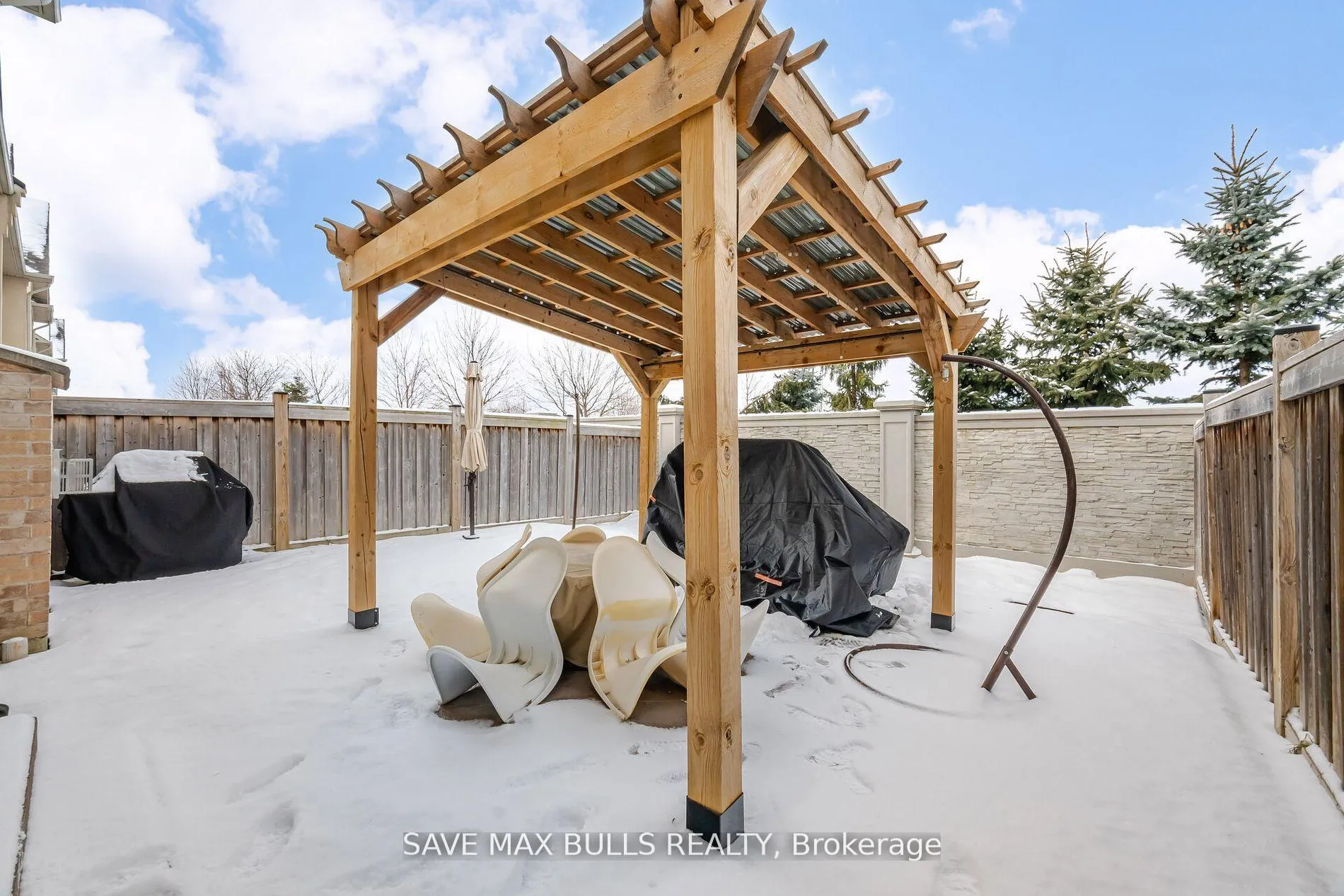 Photo 38 of 26 Beachville Circle, Brampton, Credit Valley — HOMEH